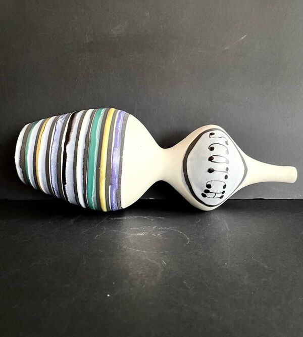 Grande bouteille ''Scotch'' en faïence par Roger Capron à Vallauris