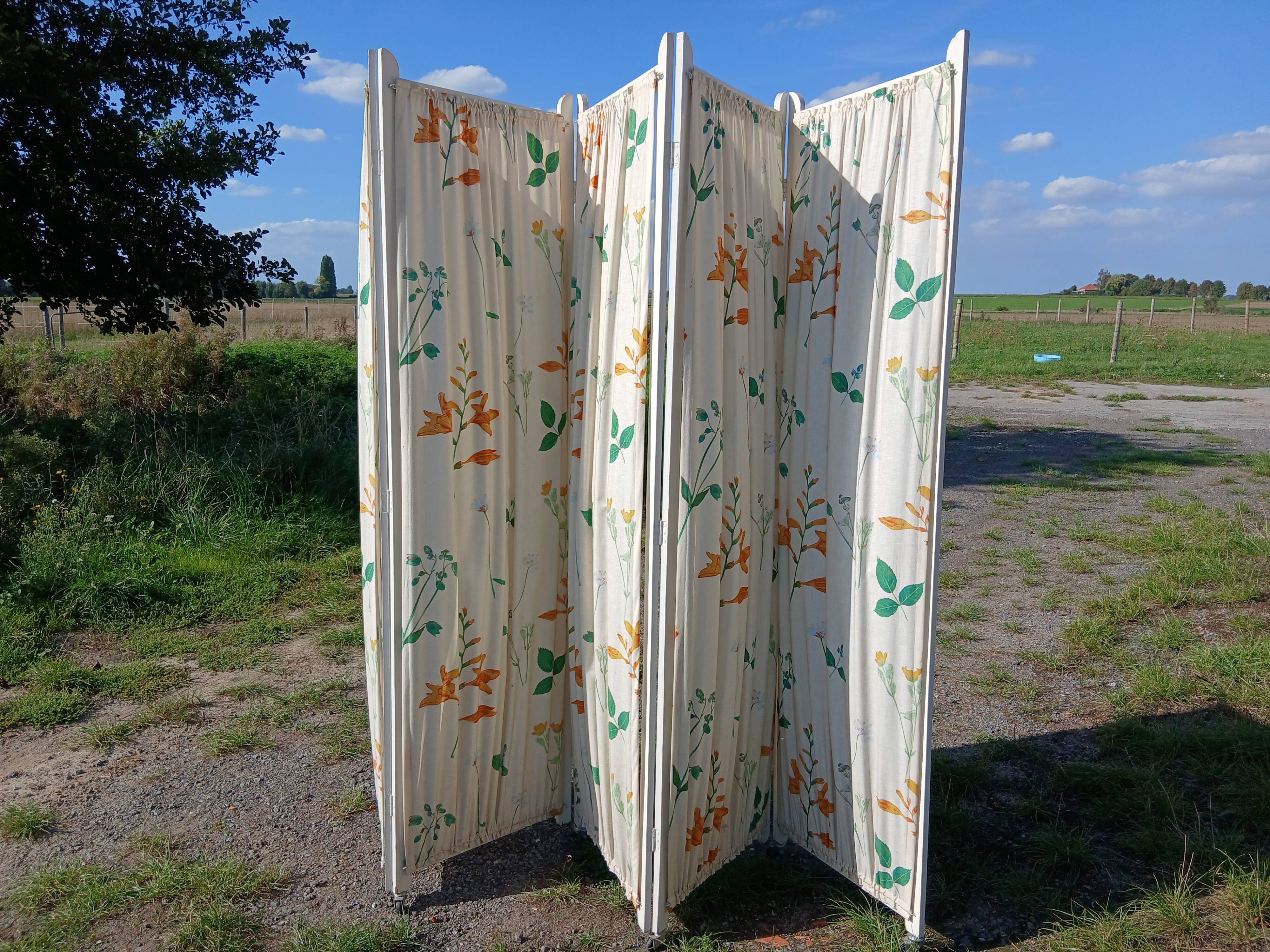 Antique screen
