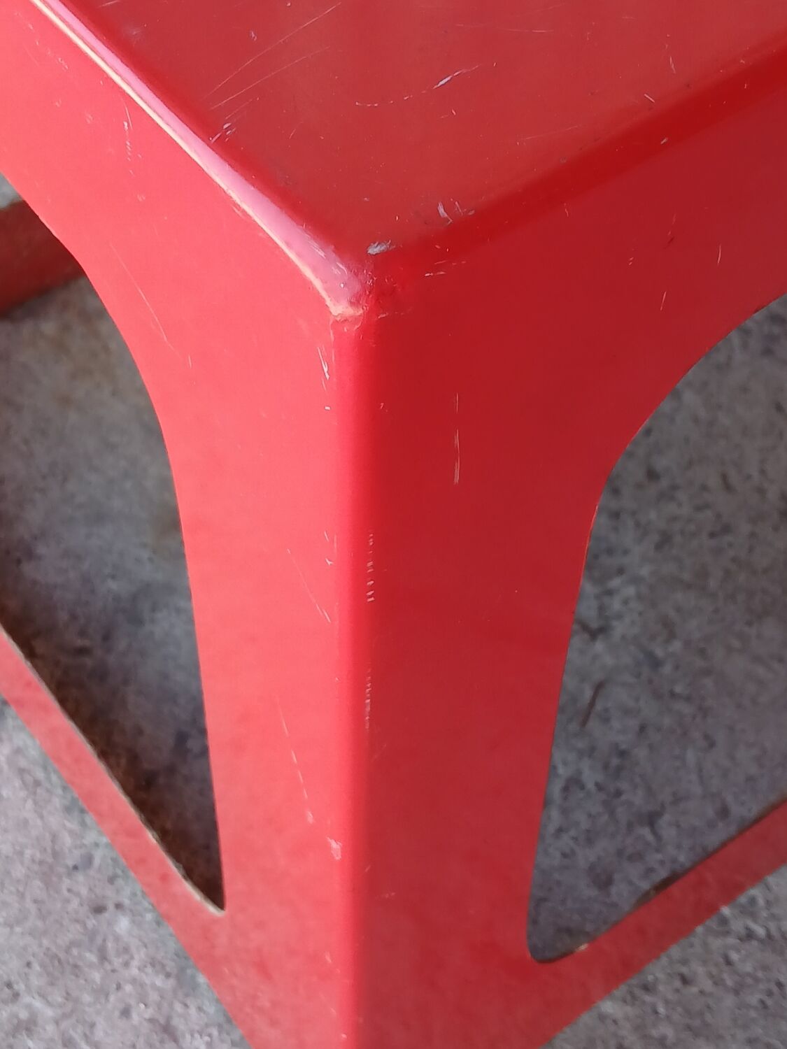 Cube side table in fibreglass