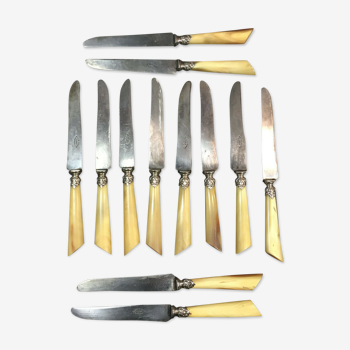 Lot de 12 anciens couteaux de table en acier fondu vintage ménagère