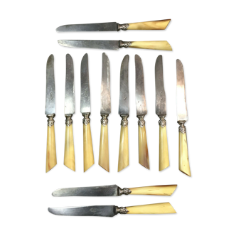 Lot de 12 anciens couteaux de table en acier fondu vintage ménagère