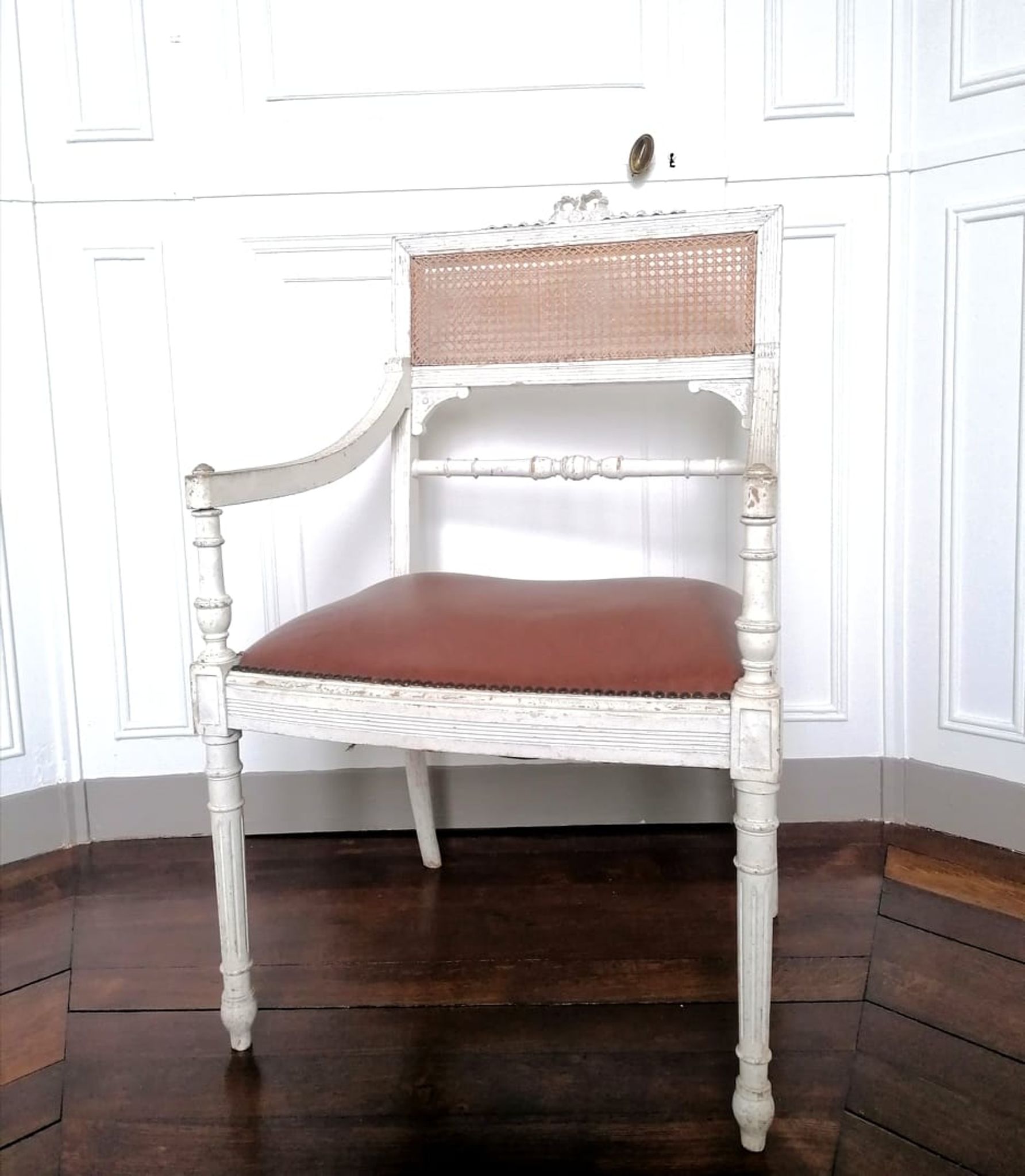 Fauteuil canné de style Louis XV bois laqué