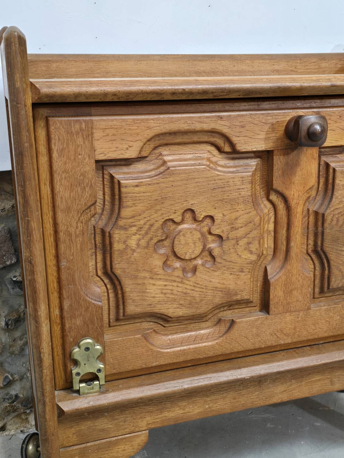 Small sideboard on wheels Guillerme and Chambron