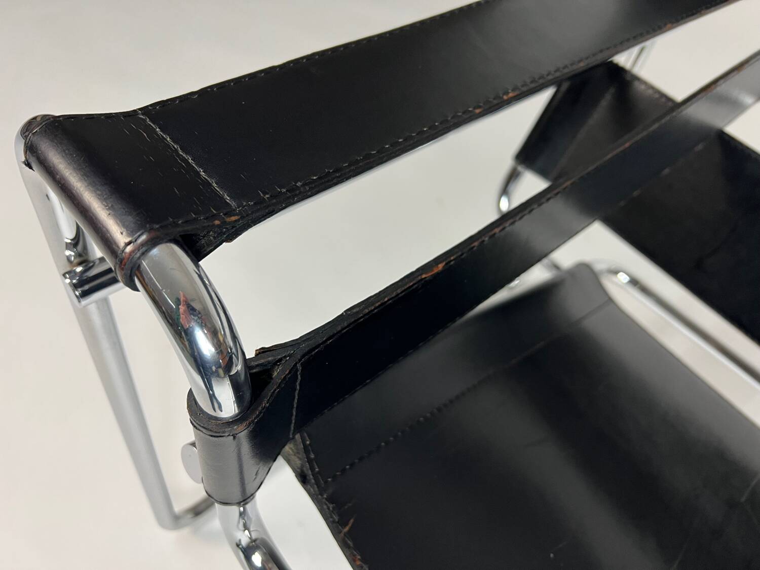 Wassily Chair B3 club chair Marcel Breuer Gavina leather