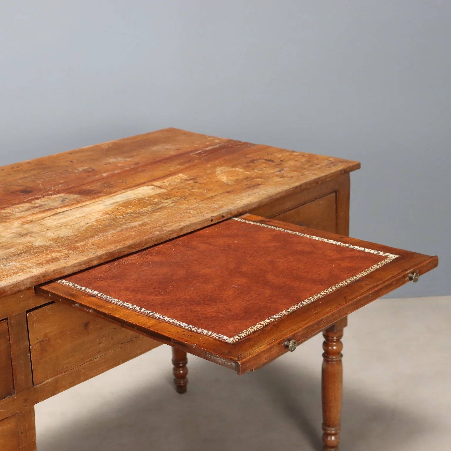 Bureau ancien Louis-Philippe en cerisier XIXe siècle