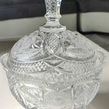 Large Bonbonniere/Drageoir in Bohemian crystal. Frosted floral motifs, diamond tip. Boho chic