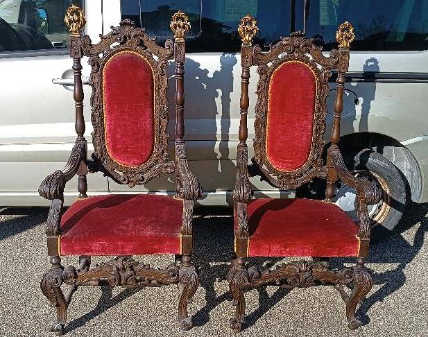 Pair of antique armchairs, carved in walnut