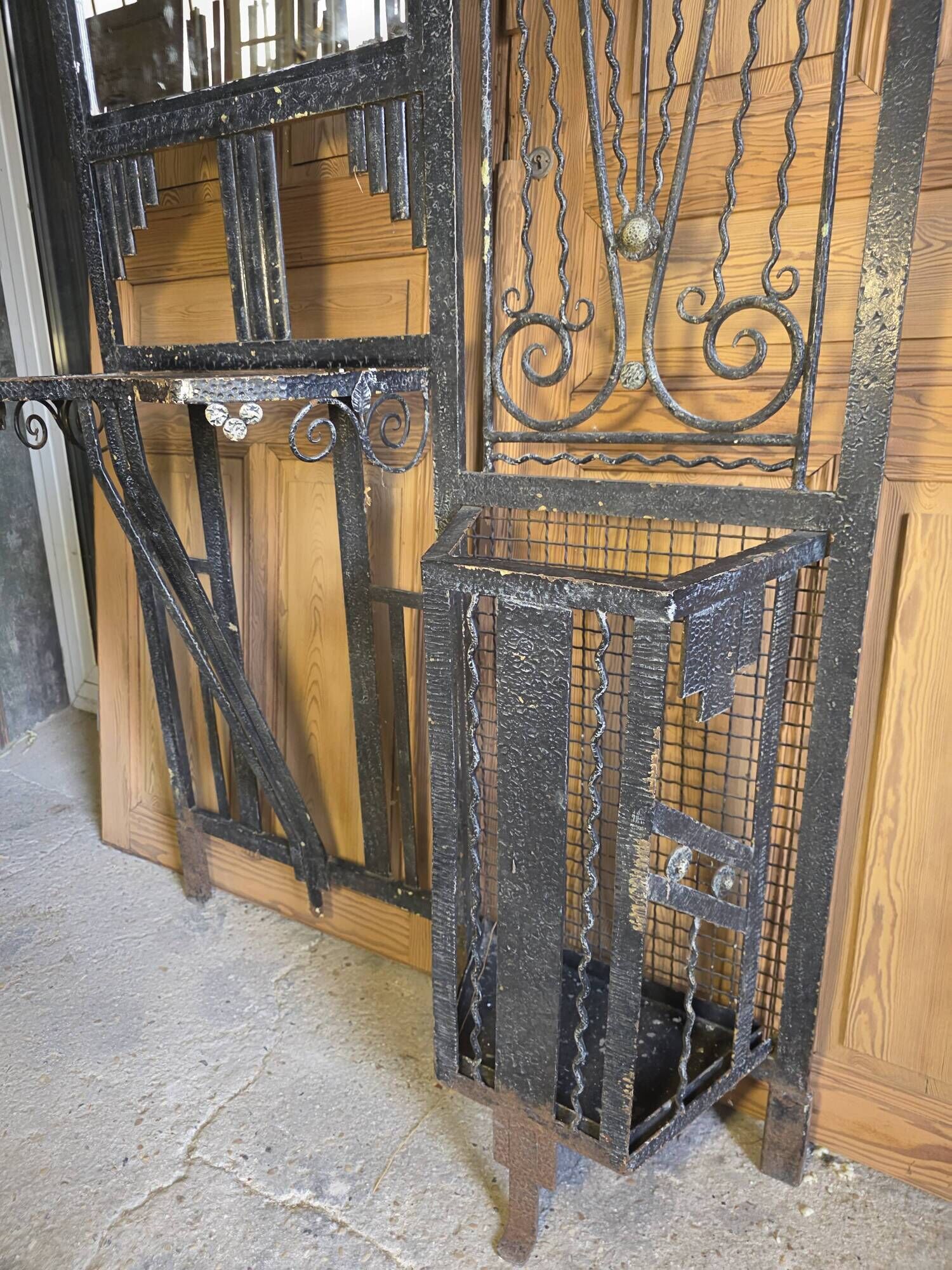 Art Deco coat rack wardrobe in wrought iron from the 1930s.
