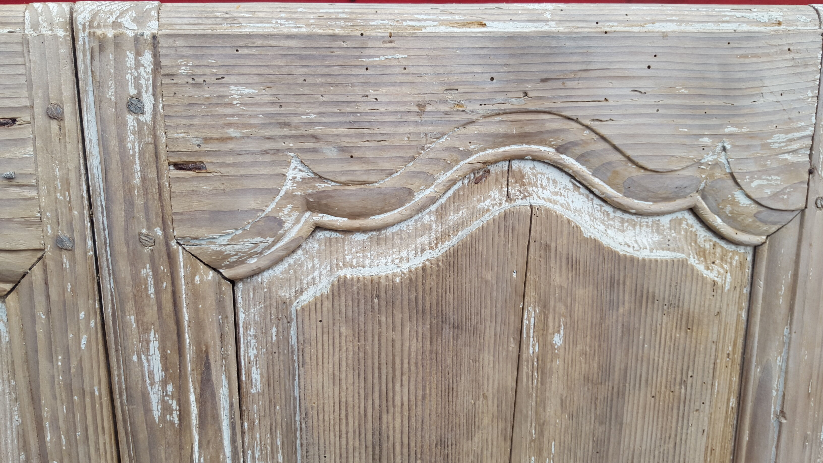 Wearing old 18th two-leaf mouldings