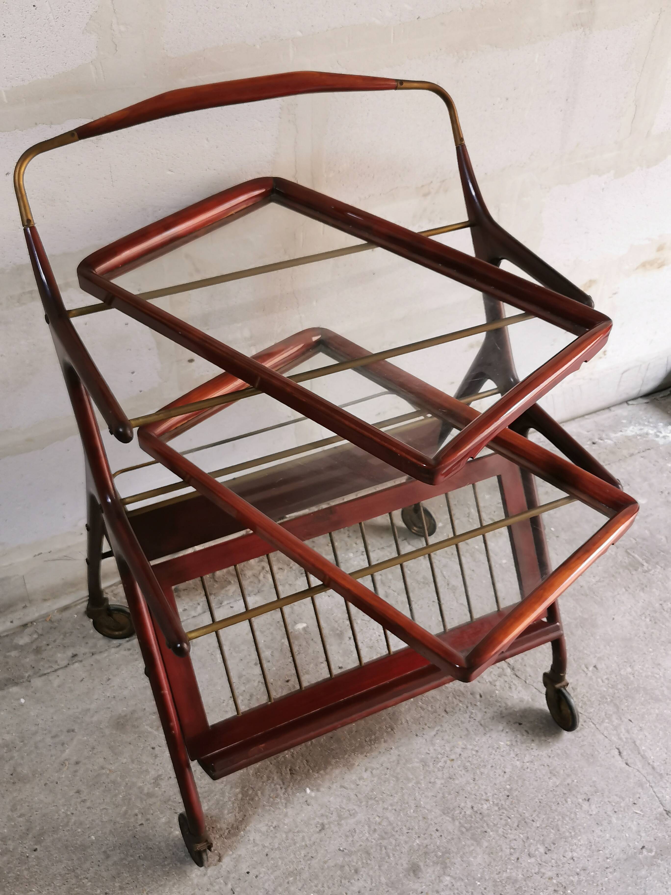 Table, bar trolley on wheels. removable tray. design 50 vintage italy