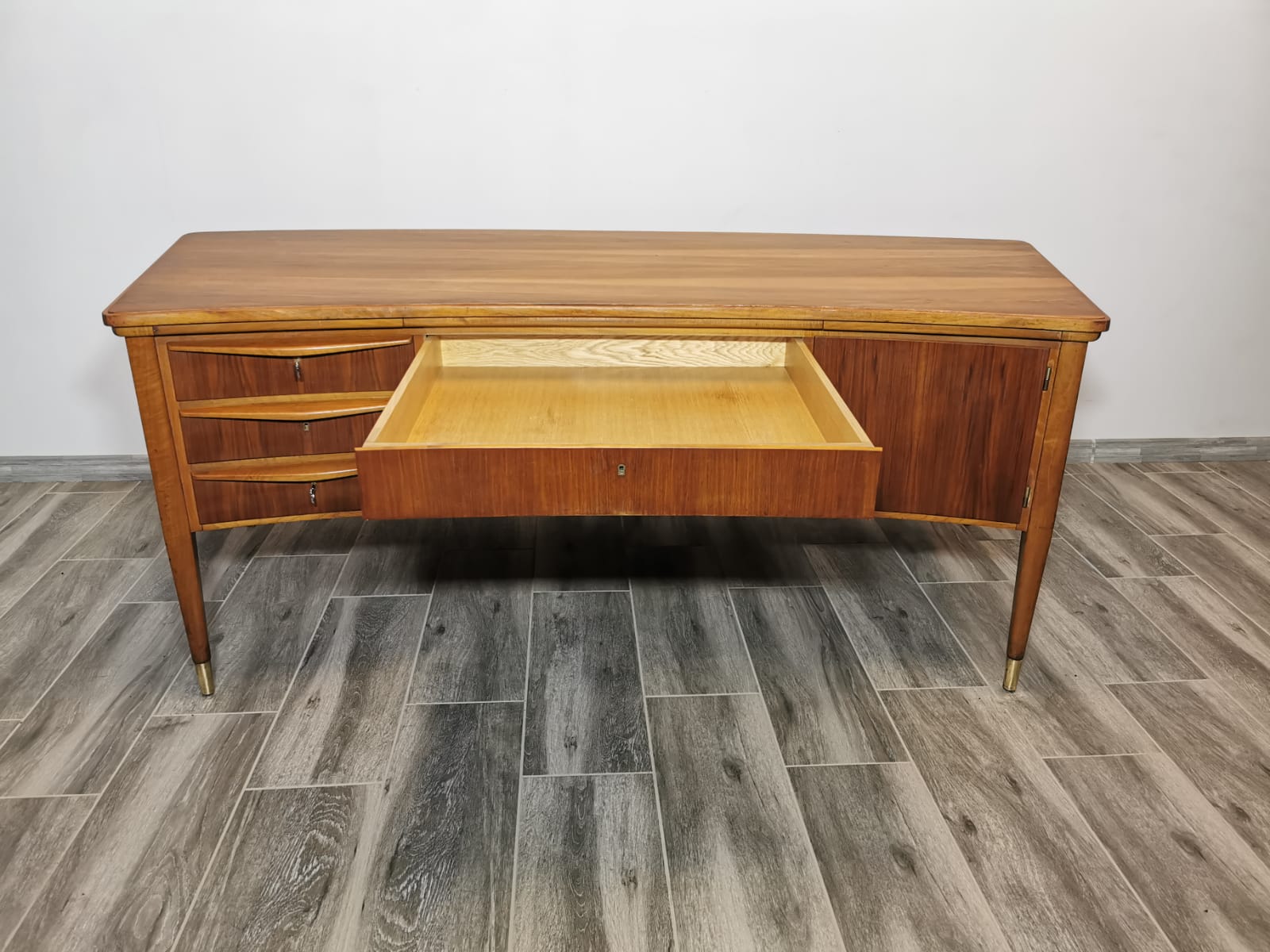 Bureau du milieu du siècle