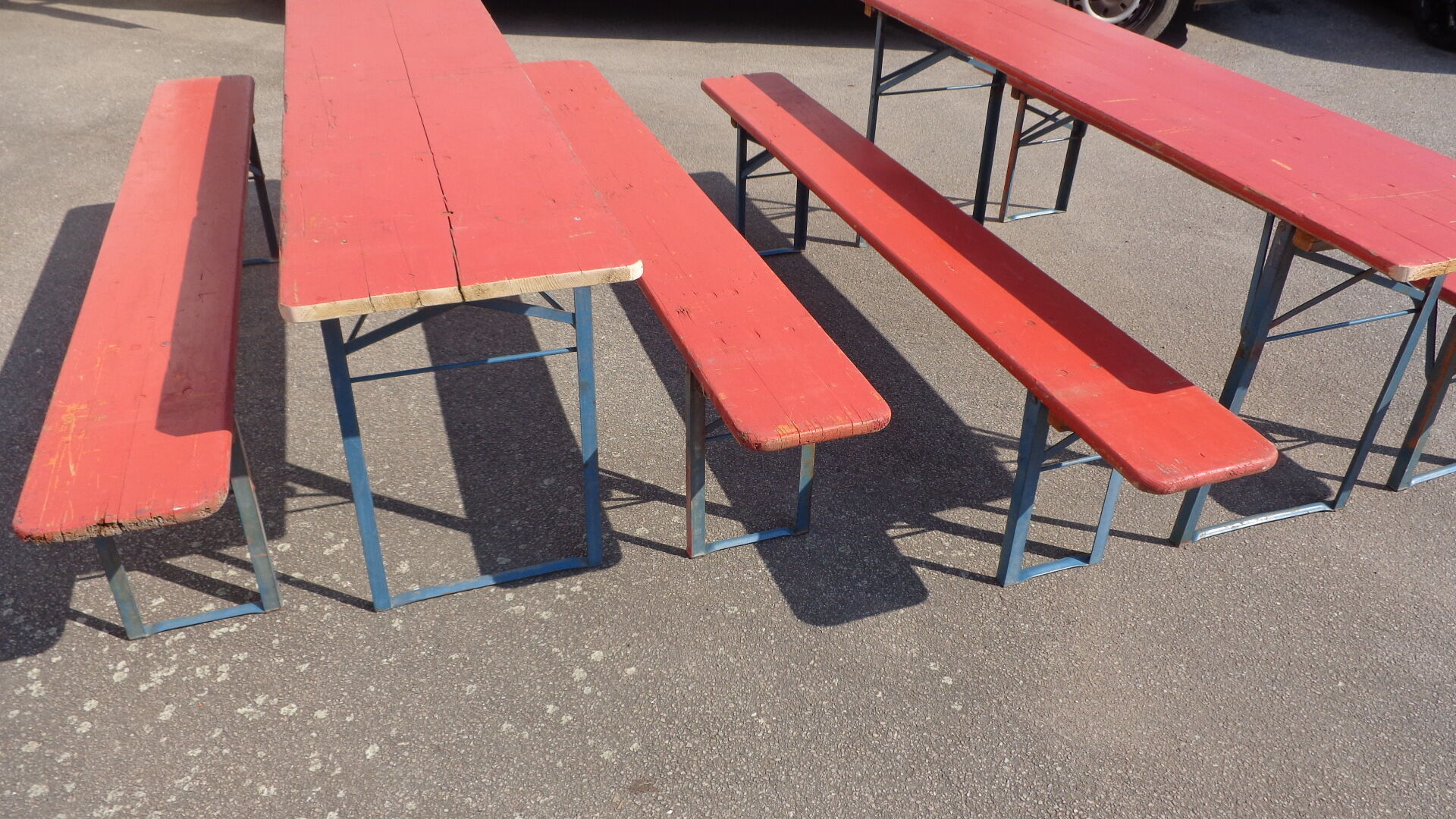 Duo de tables avec bancs de brasserie