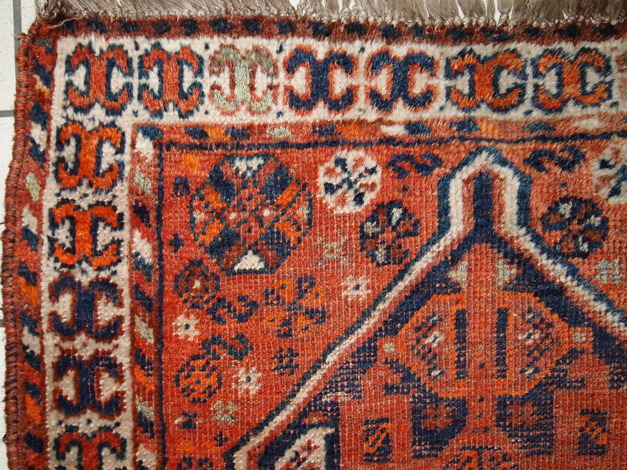 Tapis Antique Shiraz en Laine, Début du XXe Siècle, Élégance Historique