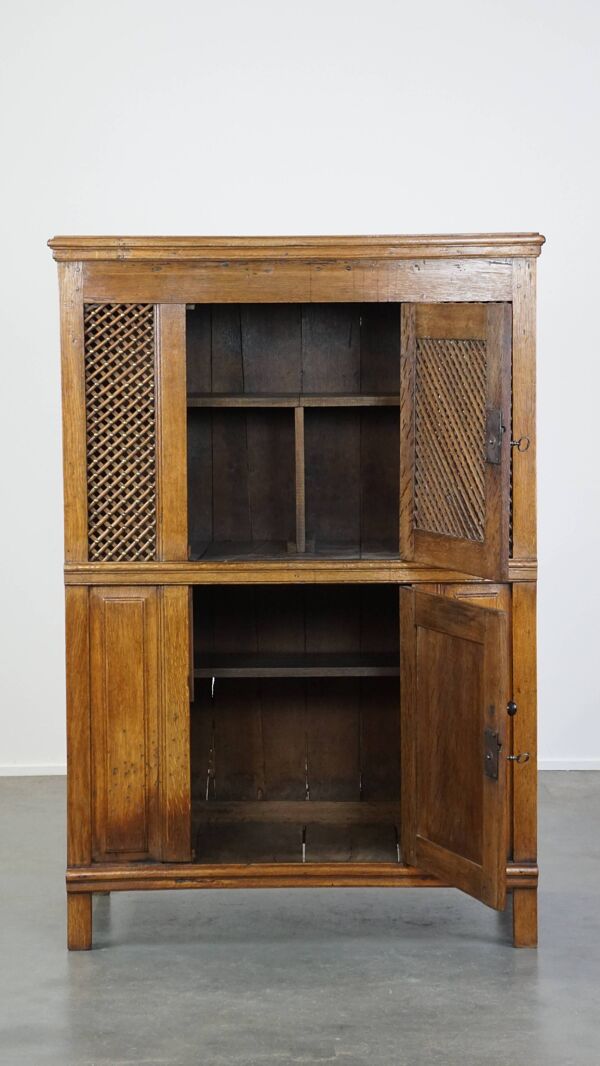 Armoire à pain ancienne en chêne de la fin du XVIIe siècle avec serrures fonctionnelles