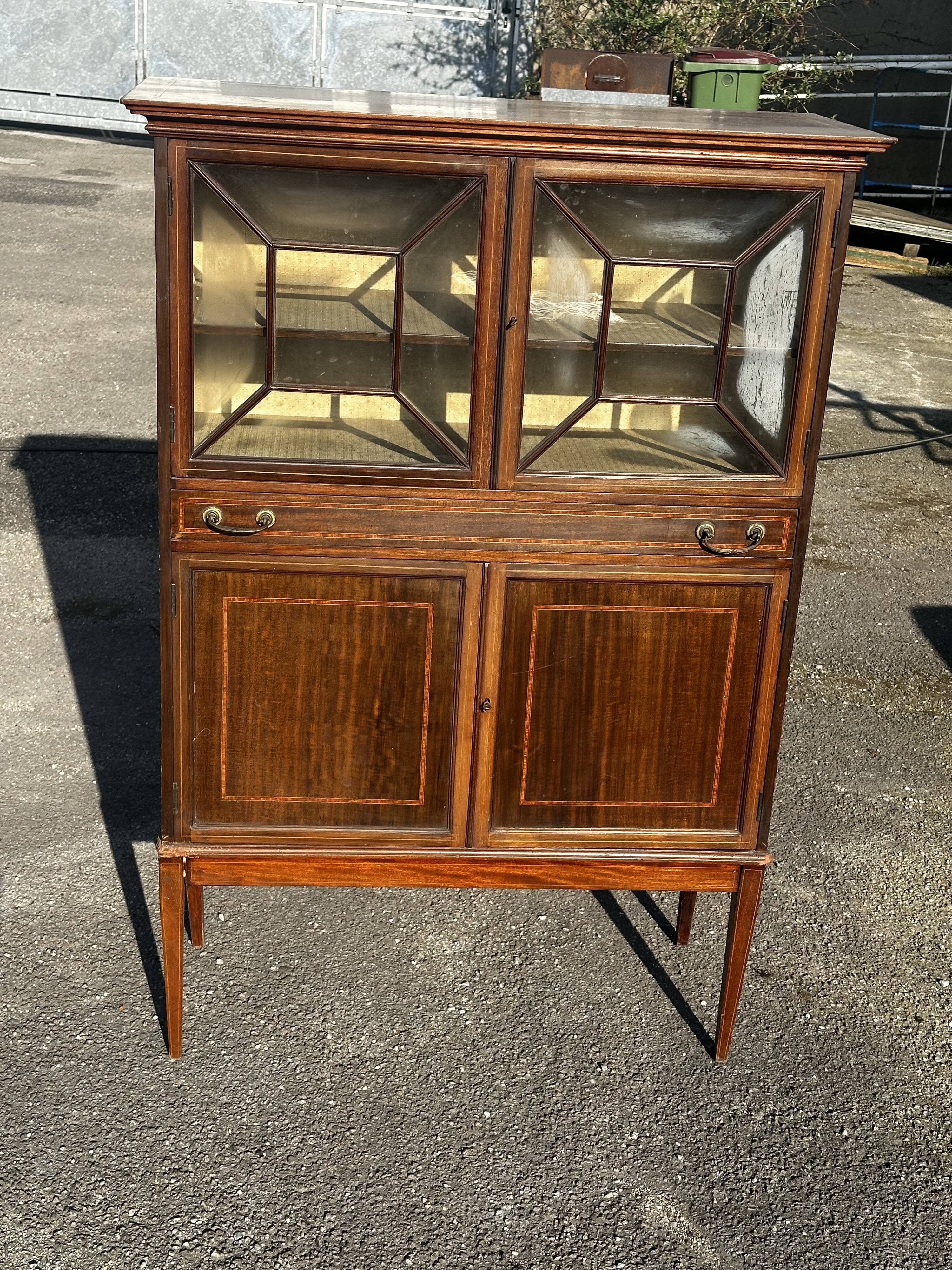 Vitrine buffet en acajou début XX e - Royaume Uni