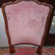 Chaise basse en velours rose