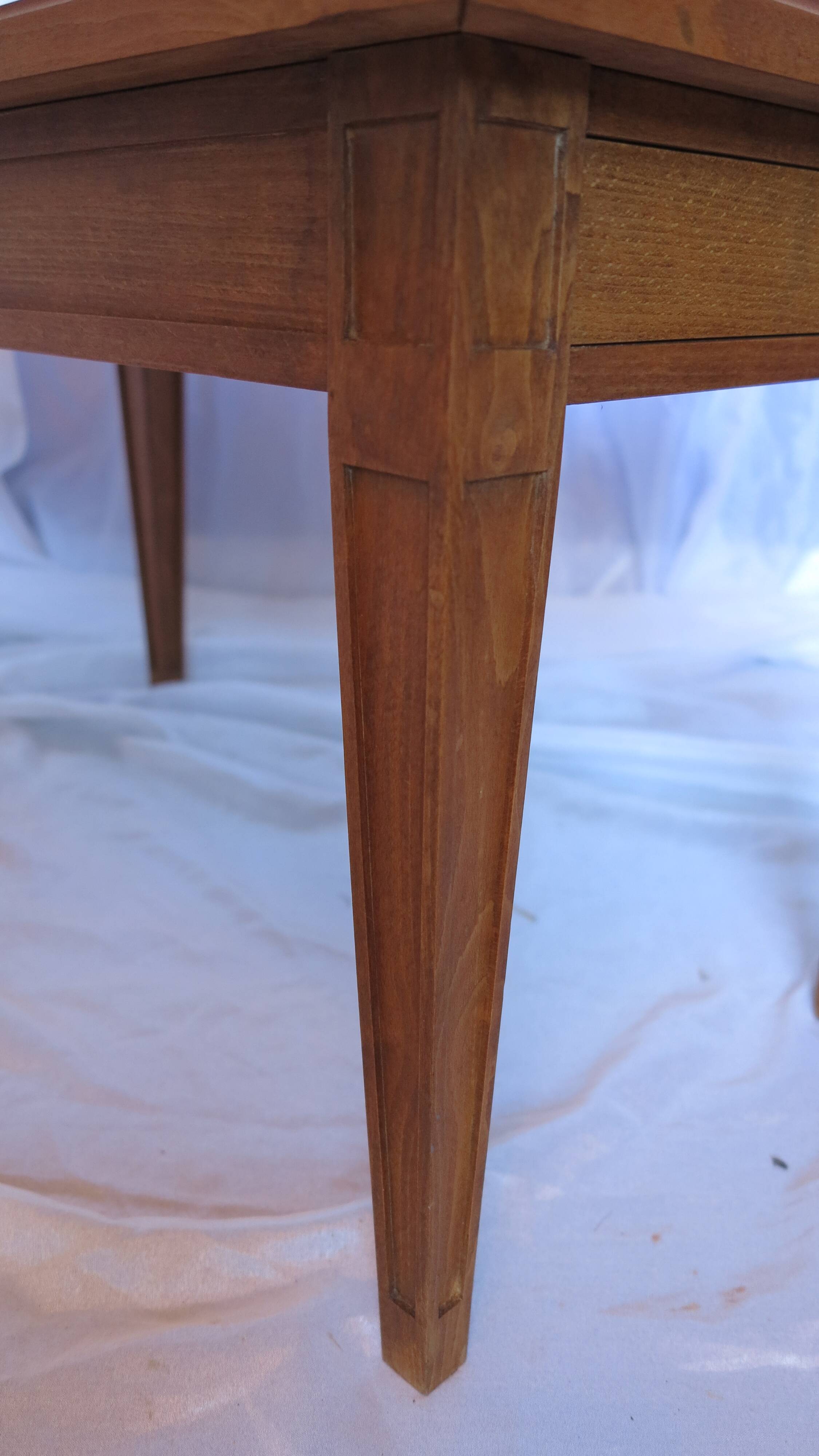 table basse de style Louis XVI bois naturel
