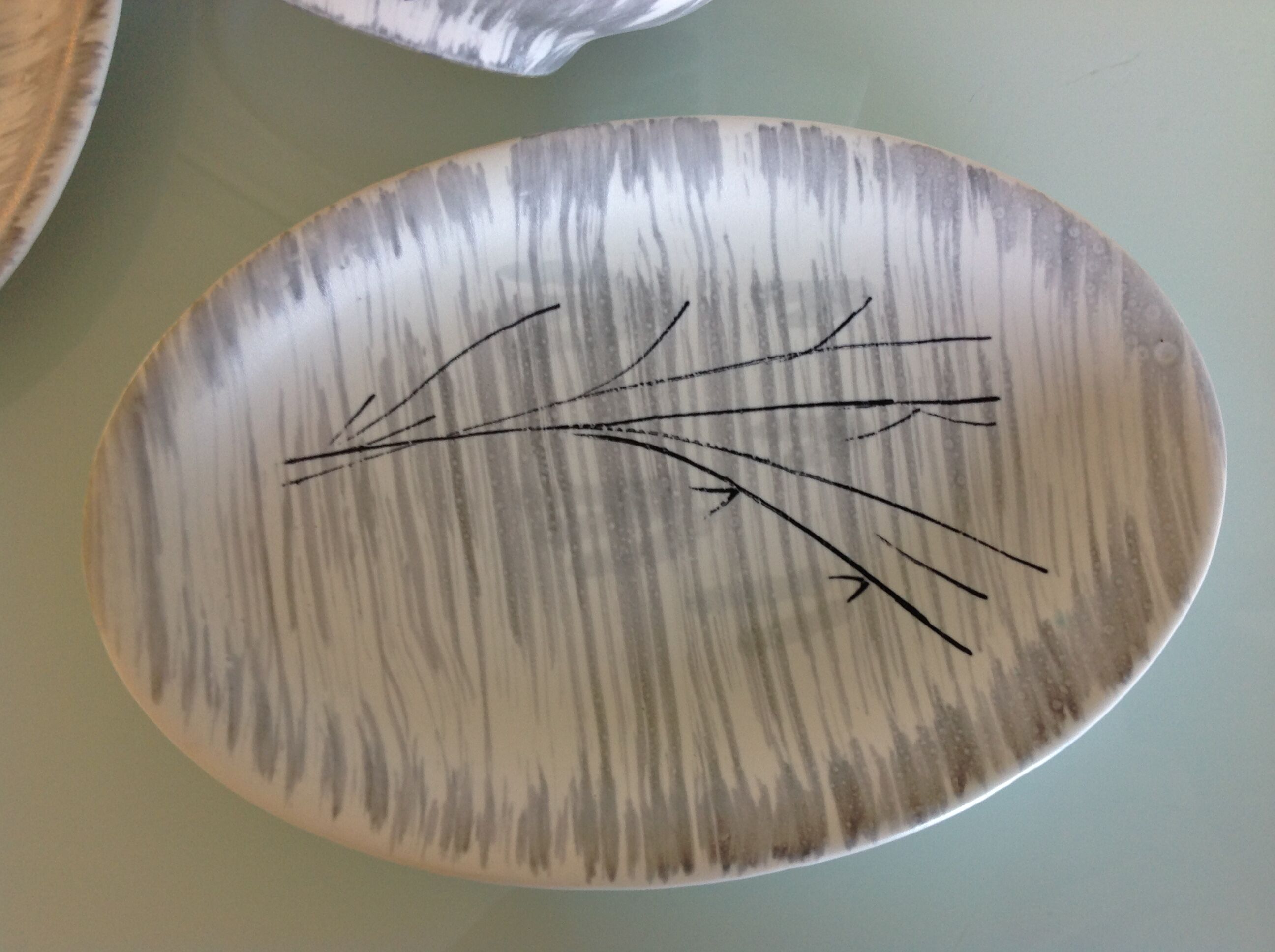 Two raviers and a white and grey cermal sauciere