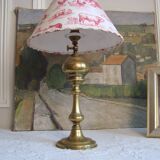 Lampe ancienne en laiton avec son abat-jour en toile de jouy motifs animaux de la ferme