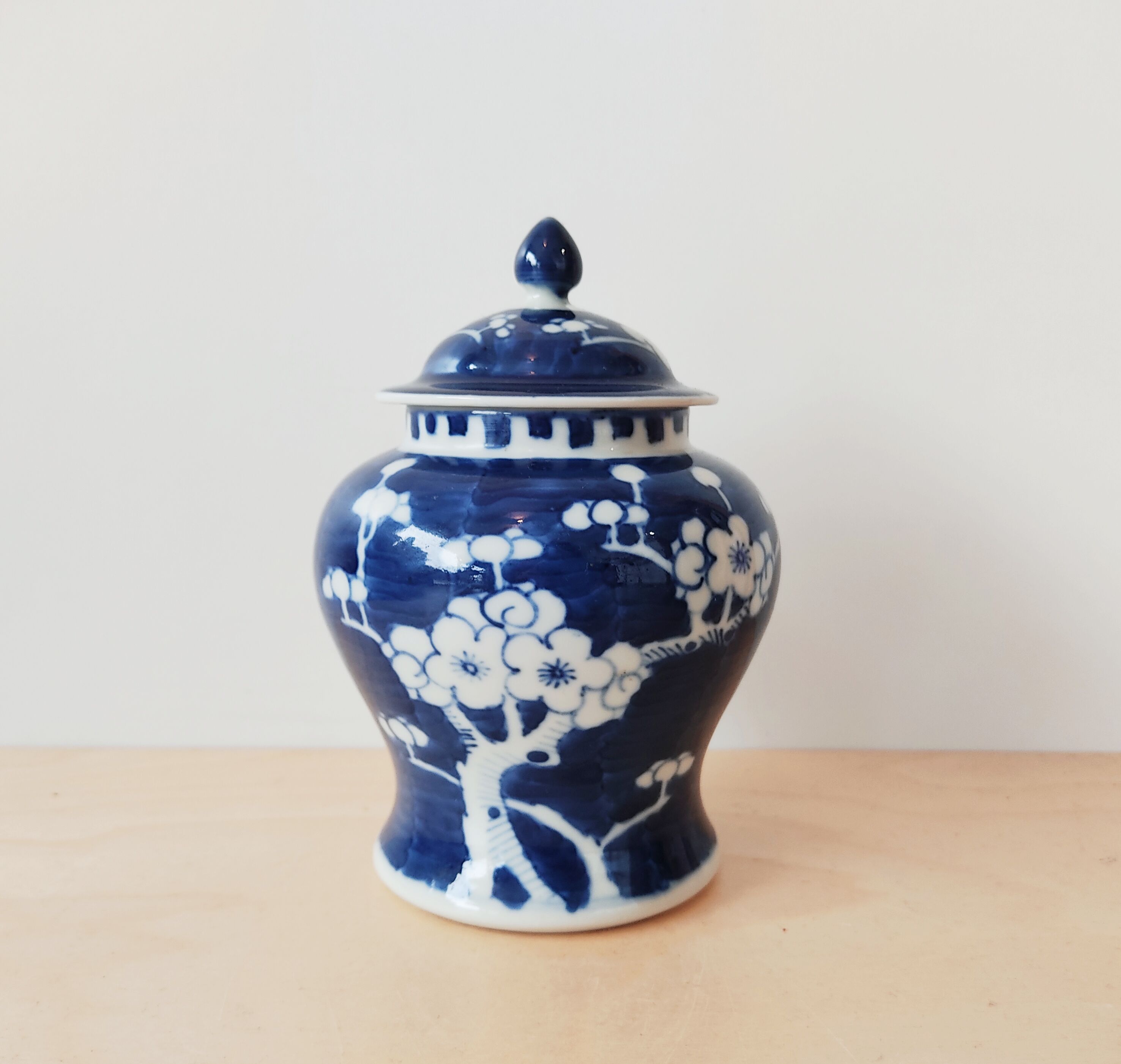 Vase couvert chinois décor Prunus début 20e