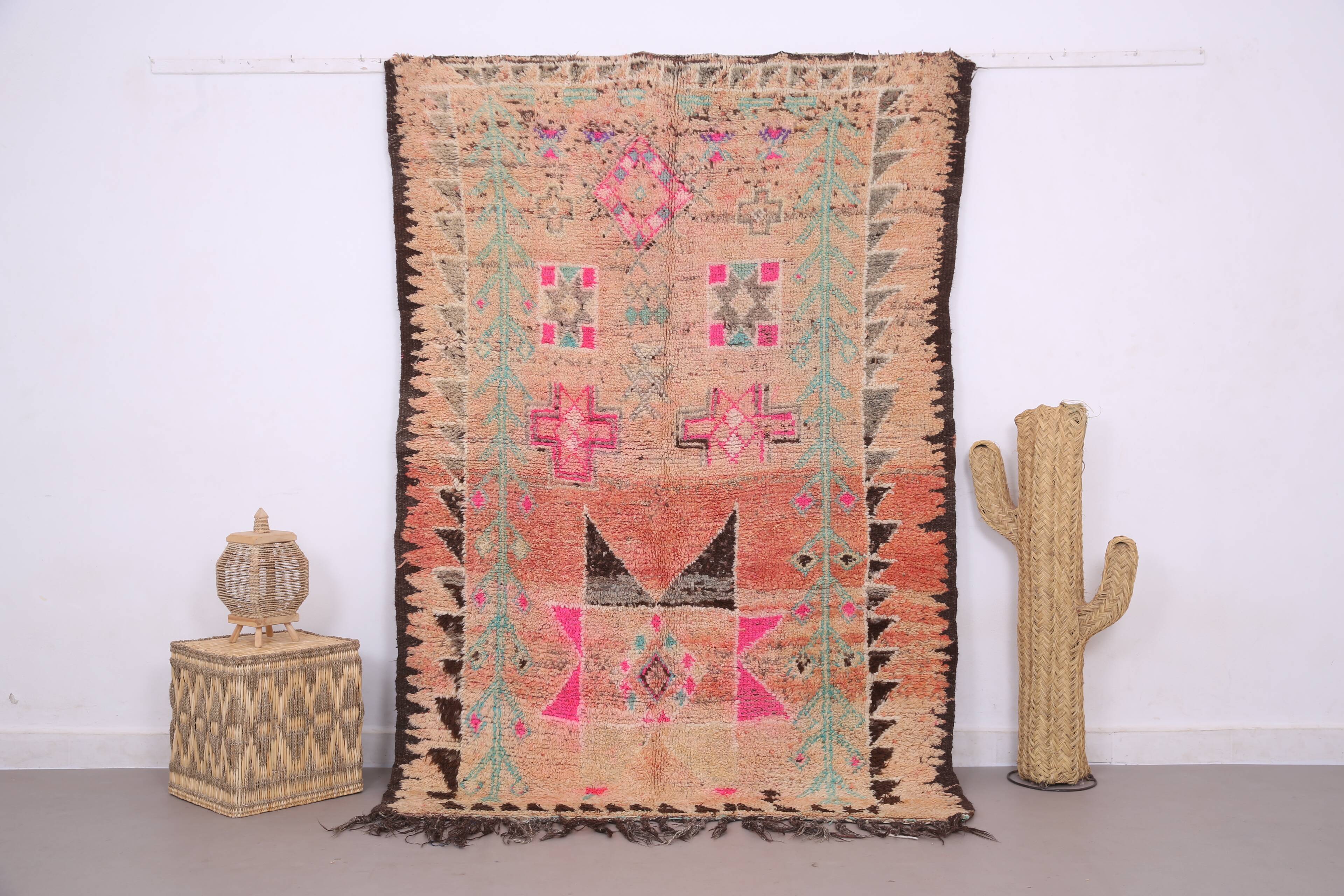 Pink vintage handmade moroccan rug 152 x 231 cm - Berber Wool Rug Antique