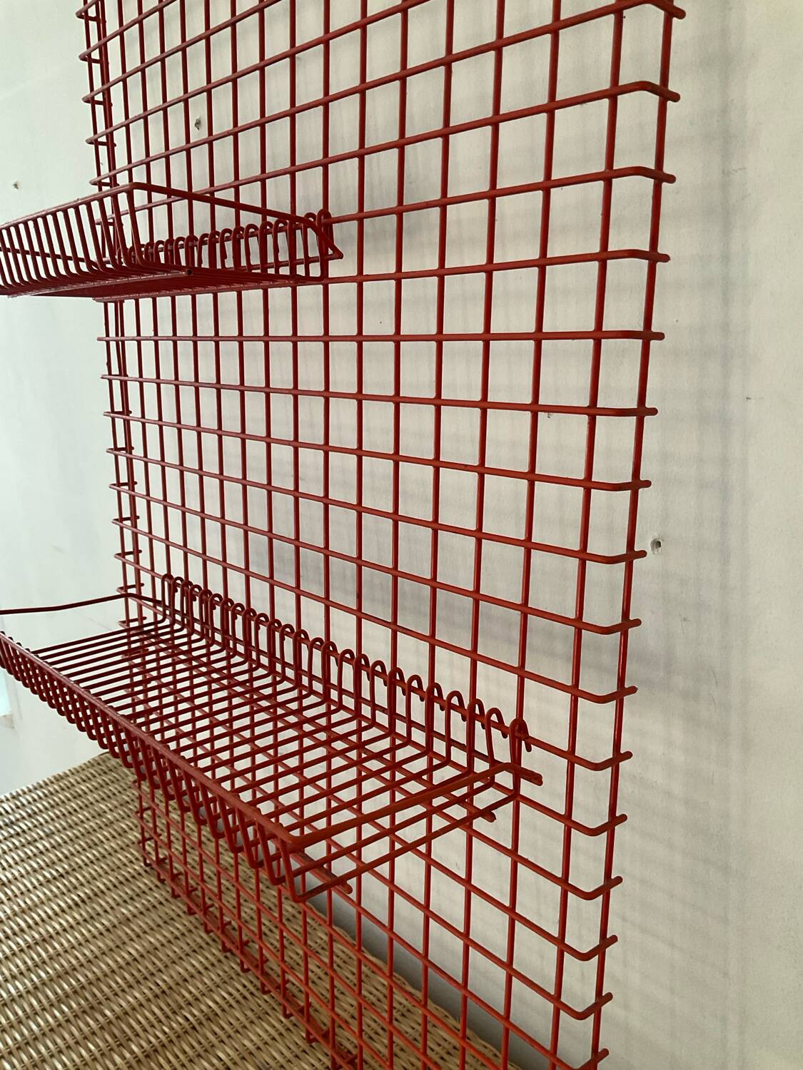 Binetta Seccose wall grid shelf in the style of the 70s-80s.