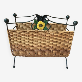 magazine rack in woven straw and wrought iron