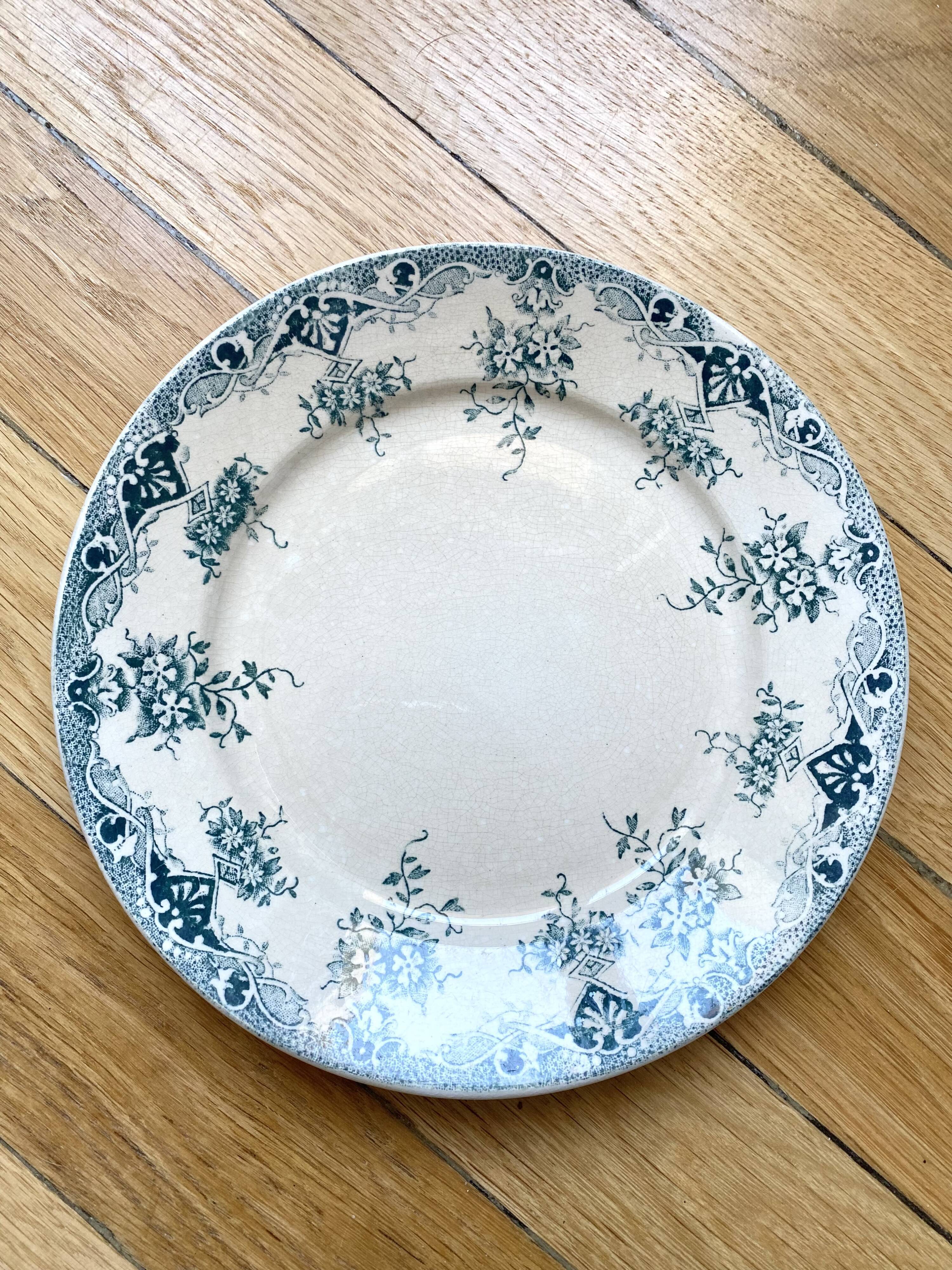 Lot 2 old porcelain plates of St Amand model Prima