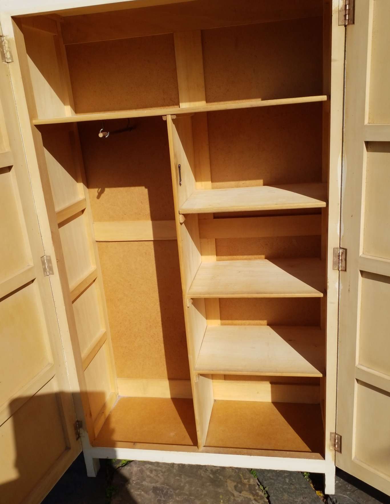Mado cabinet
