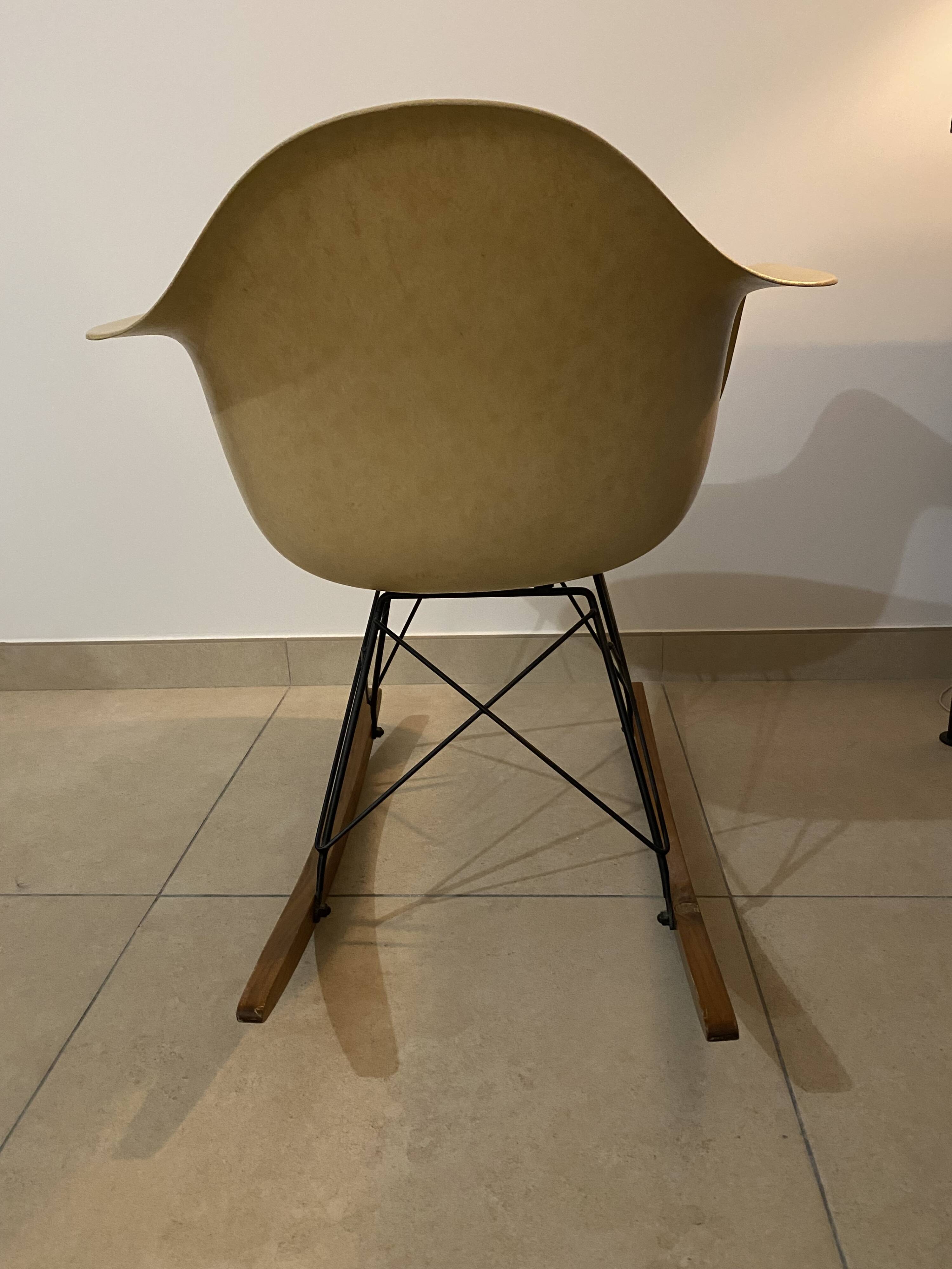 Vintage Eames Rocking Chair - Herman Miller - Vintage Ochre