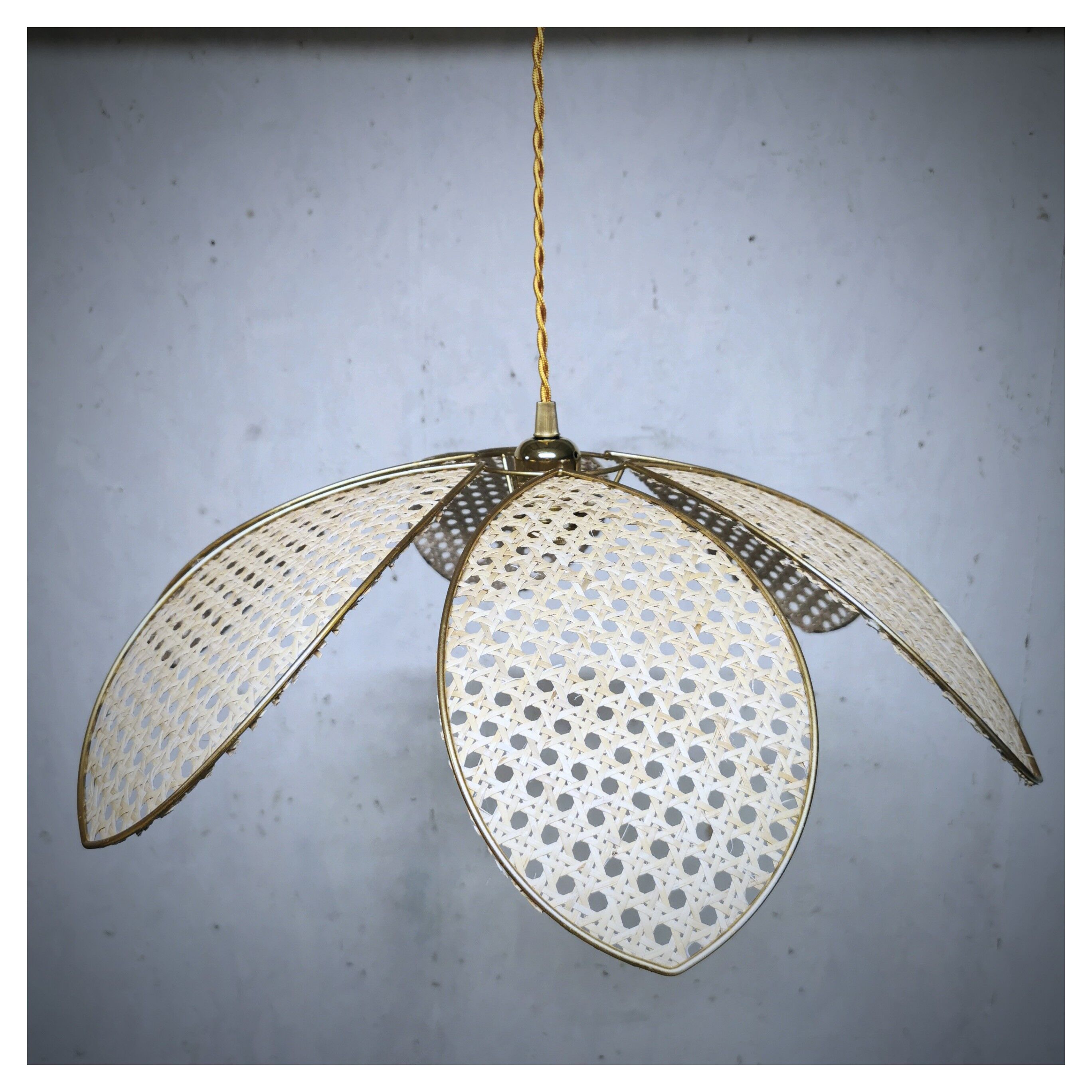 Set of 4 flower suspensions