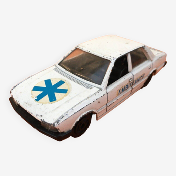 Voiture miniature   Peugeot 505 Ambulance  (1984)