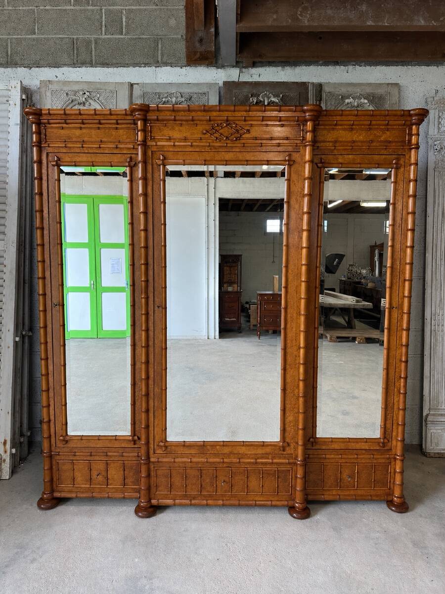 Armoire à glace 3 portes style faux bambou époque 19e siècle
