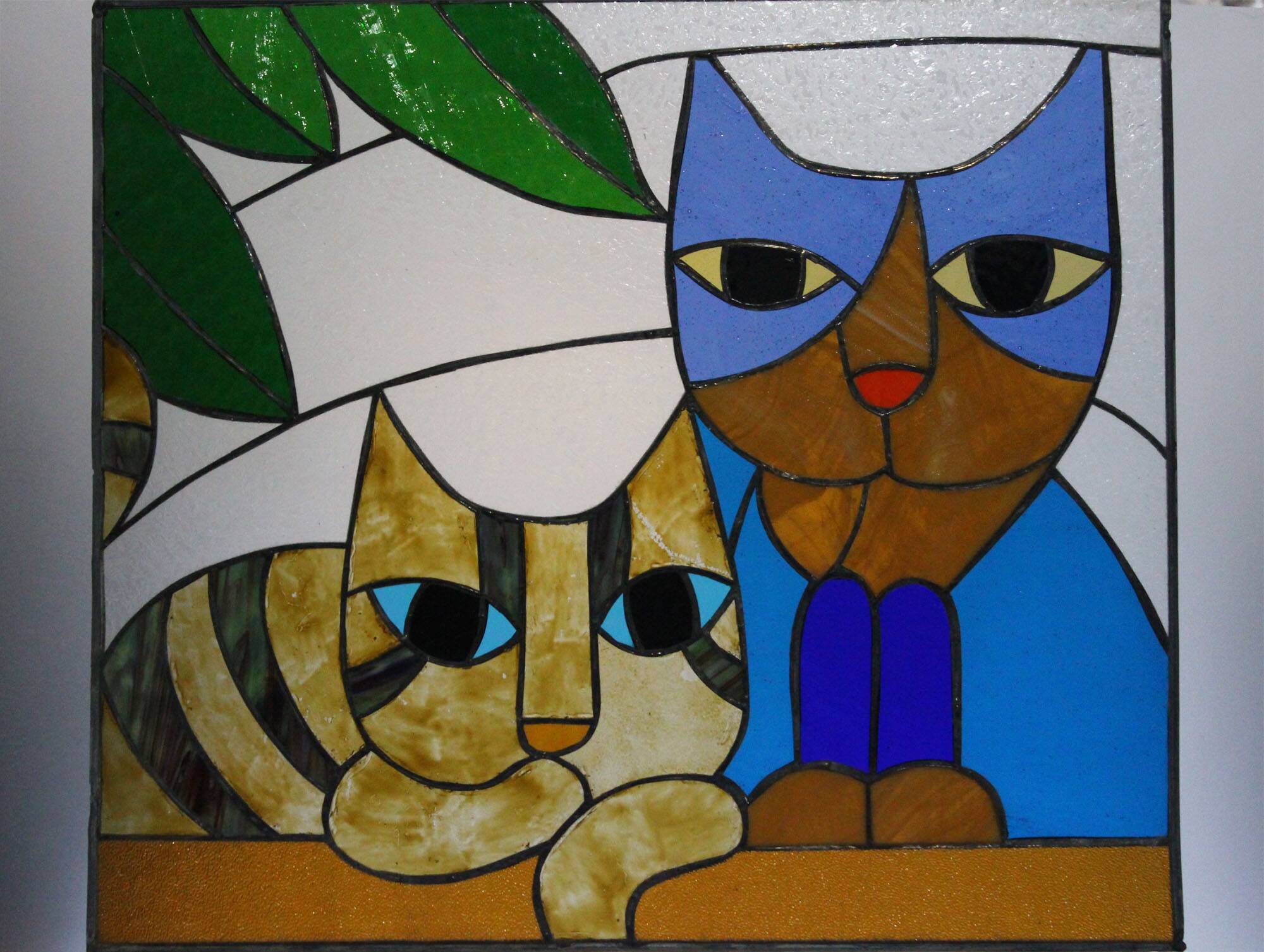 Vitrail artisanal vintage – motif chats – 60 × 68 cm – pièce unique en verre