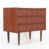 Mid-century teak chest of drawers / dresser / Danish modern design / 1960s