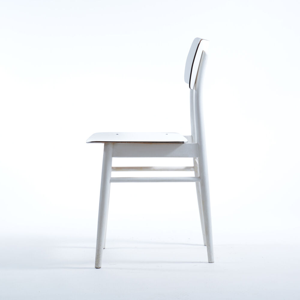 Chaise blanche du milieu du siècle par Ton en chêne et formica, Tchécoslovaquie, années 1960