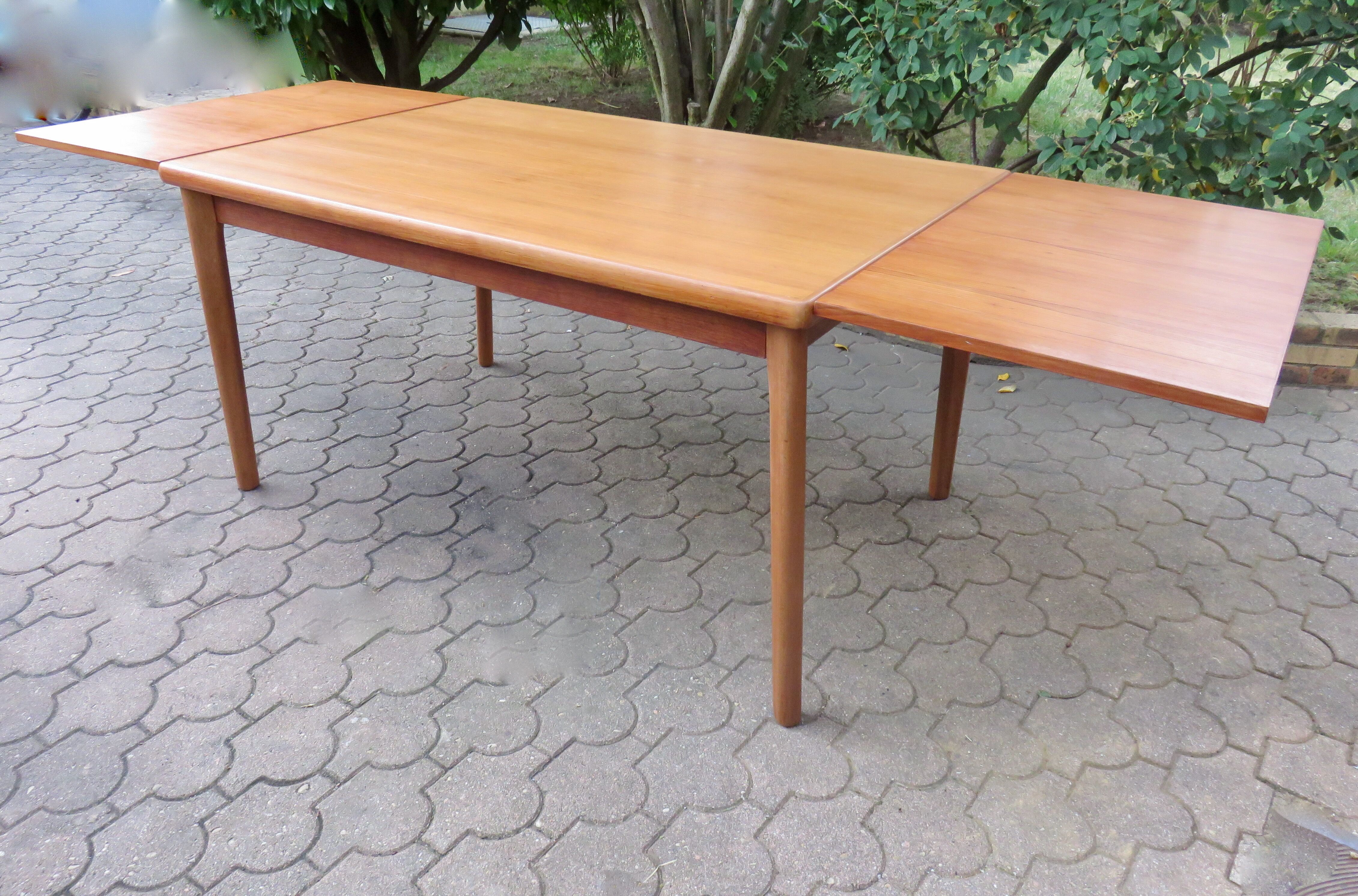 Extendable teak table by Henning Kjaernulf, Denmark 1960