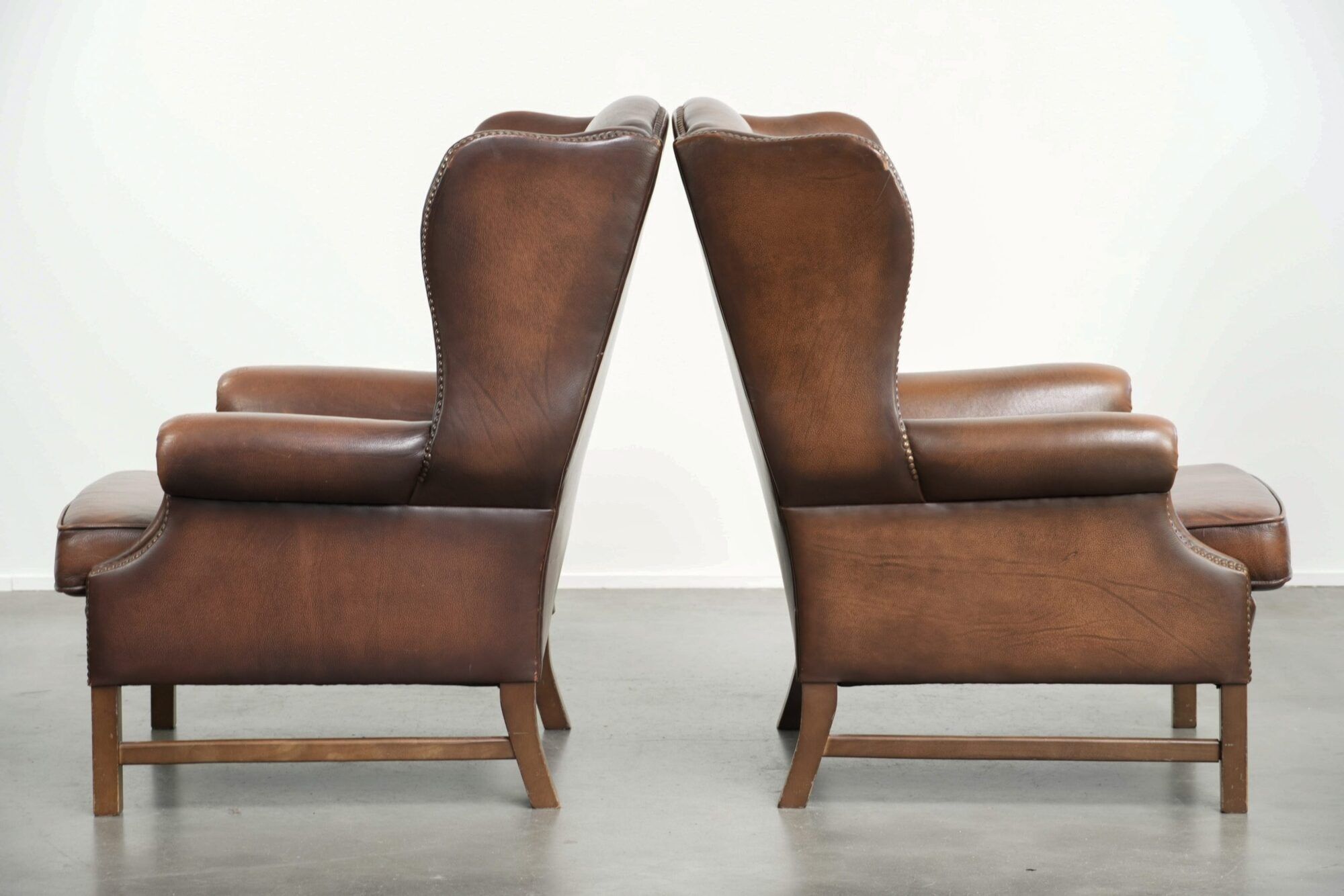 Set of 2 cow leather wingback armchairs in English style