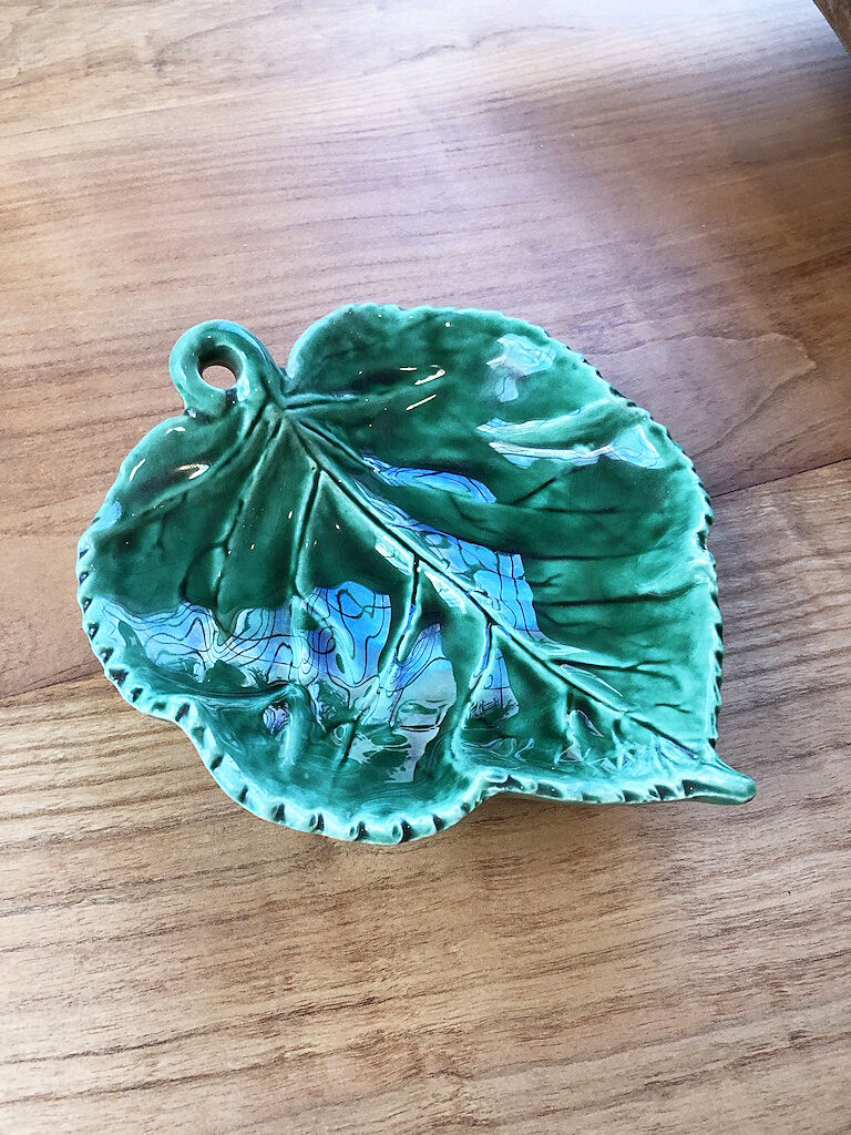Green ceramic leaf cup