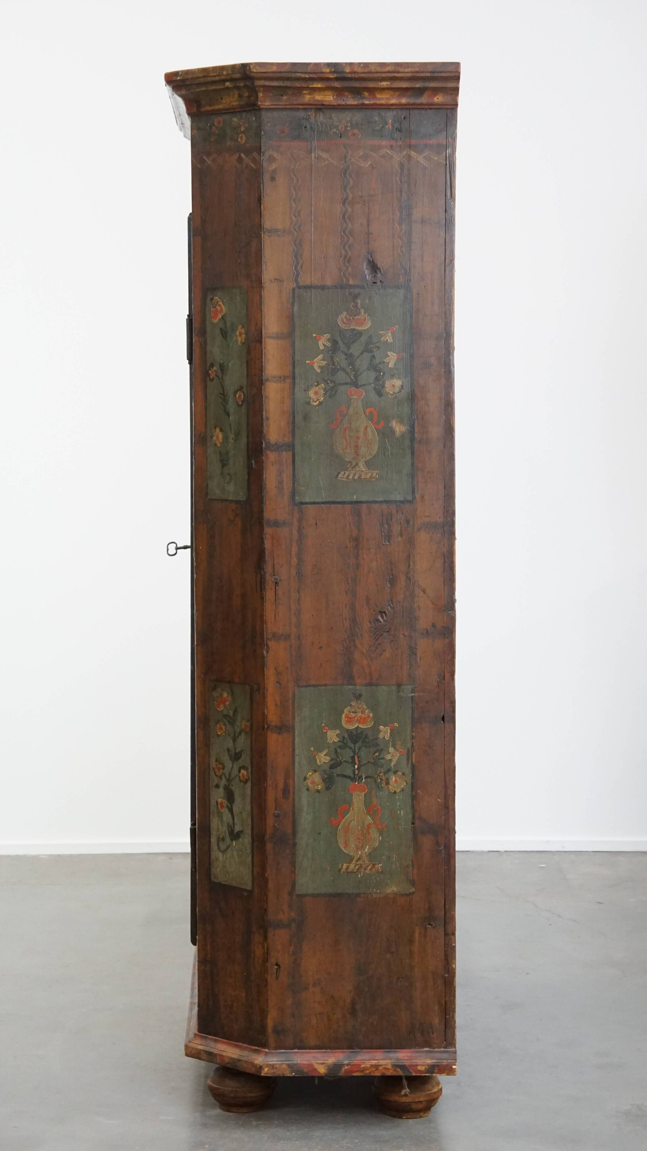 Buffet/armoire de mariée antique du XIXe siècle avec une porte