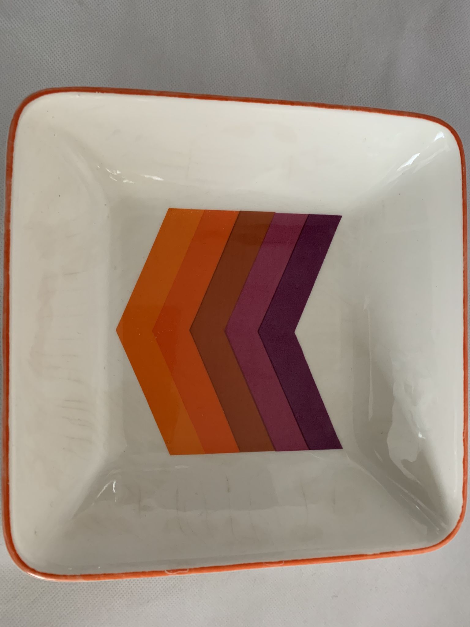 Lot of 2 bowls and 4 dishes or plates Gien model arrows 1970