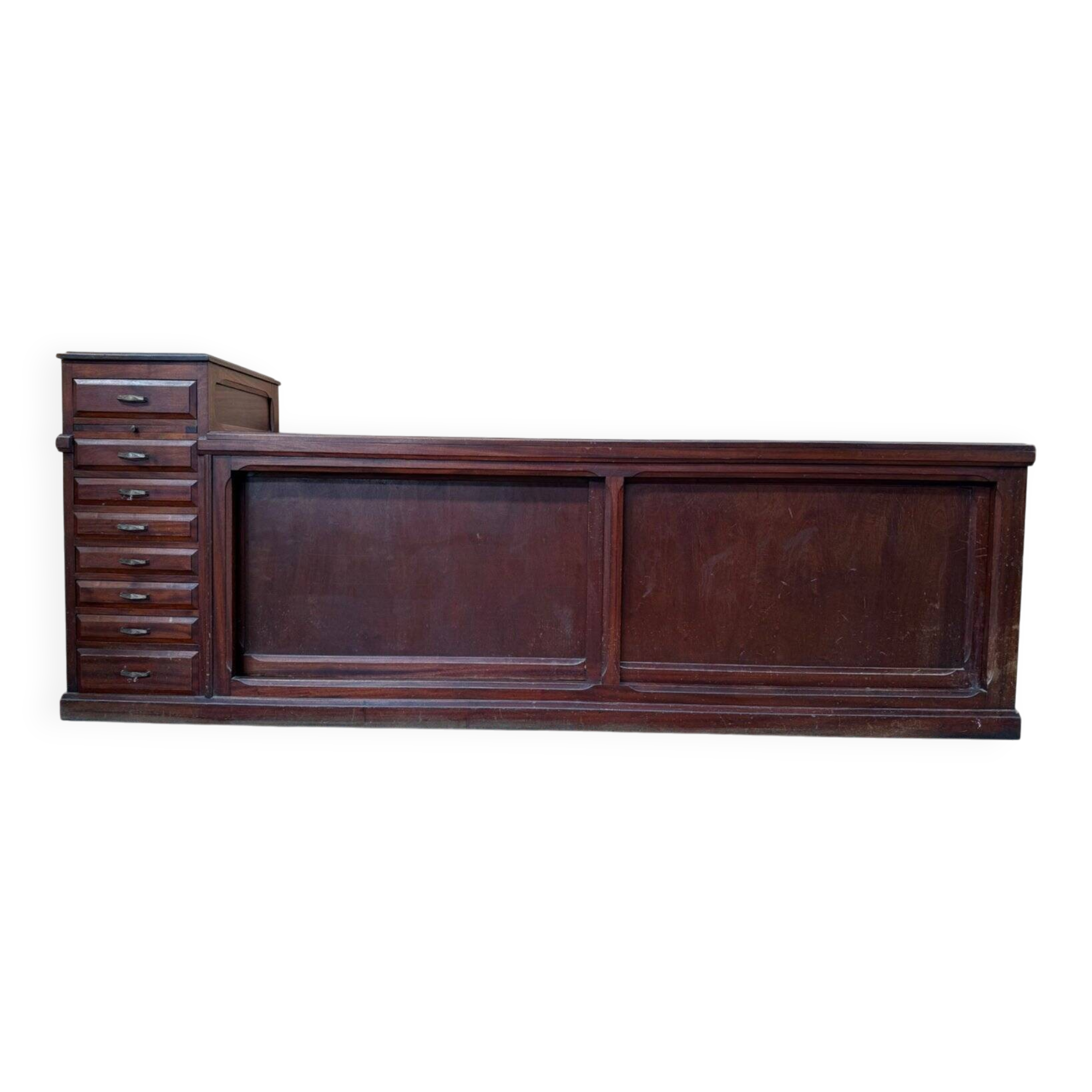 Comptoir de commerce Art Déco – Vitrine et tiroirs – Bois teinté acajou – A