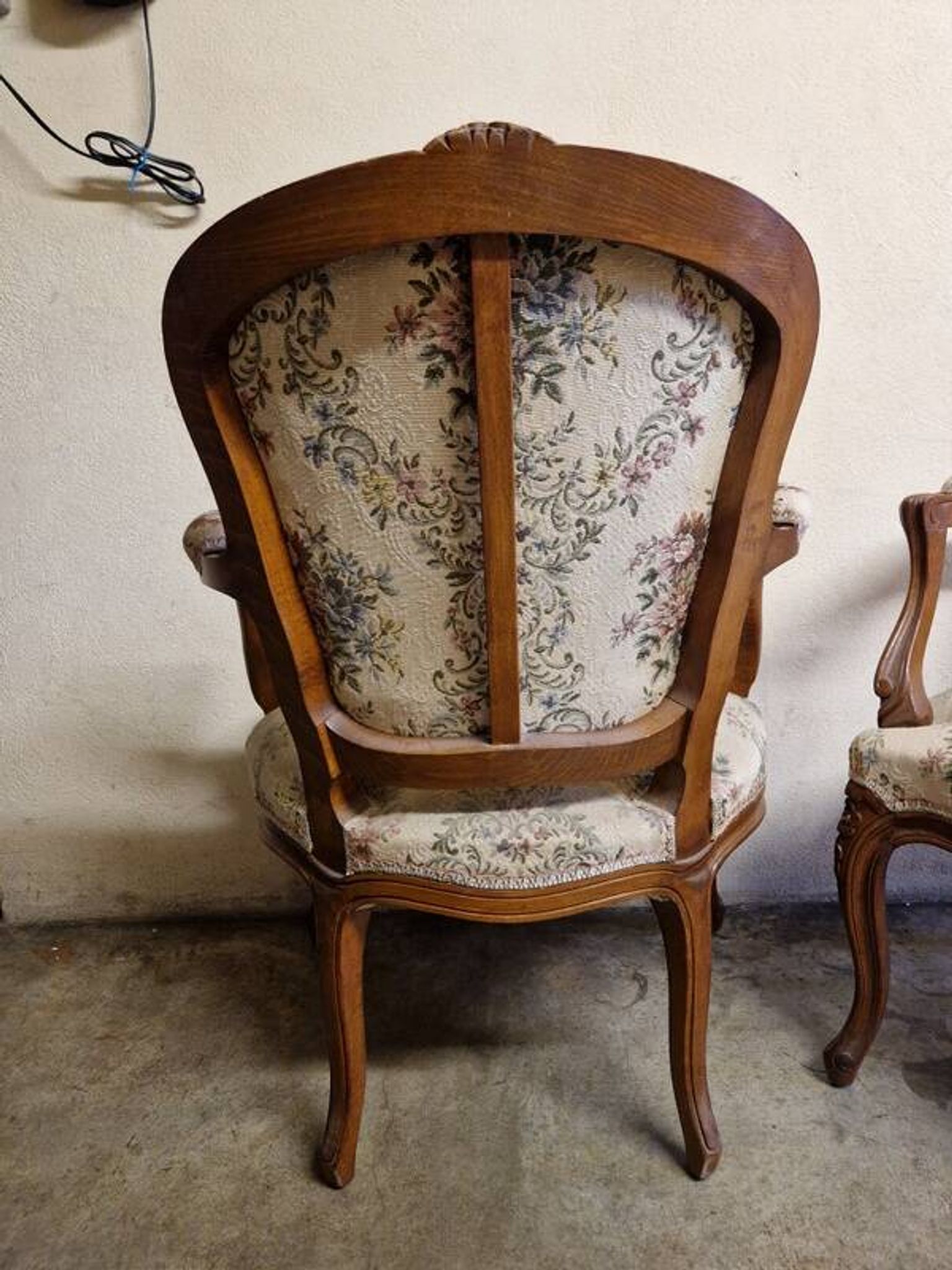 Pair of Louis XV style armchairs - In carved and moulded wood with flowers