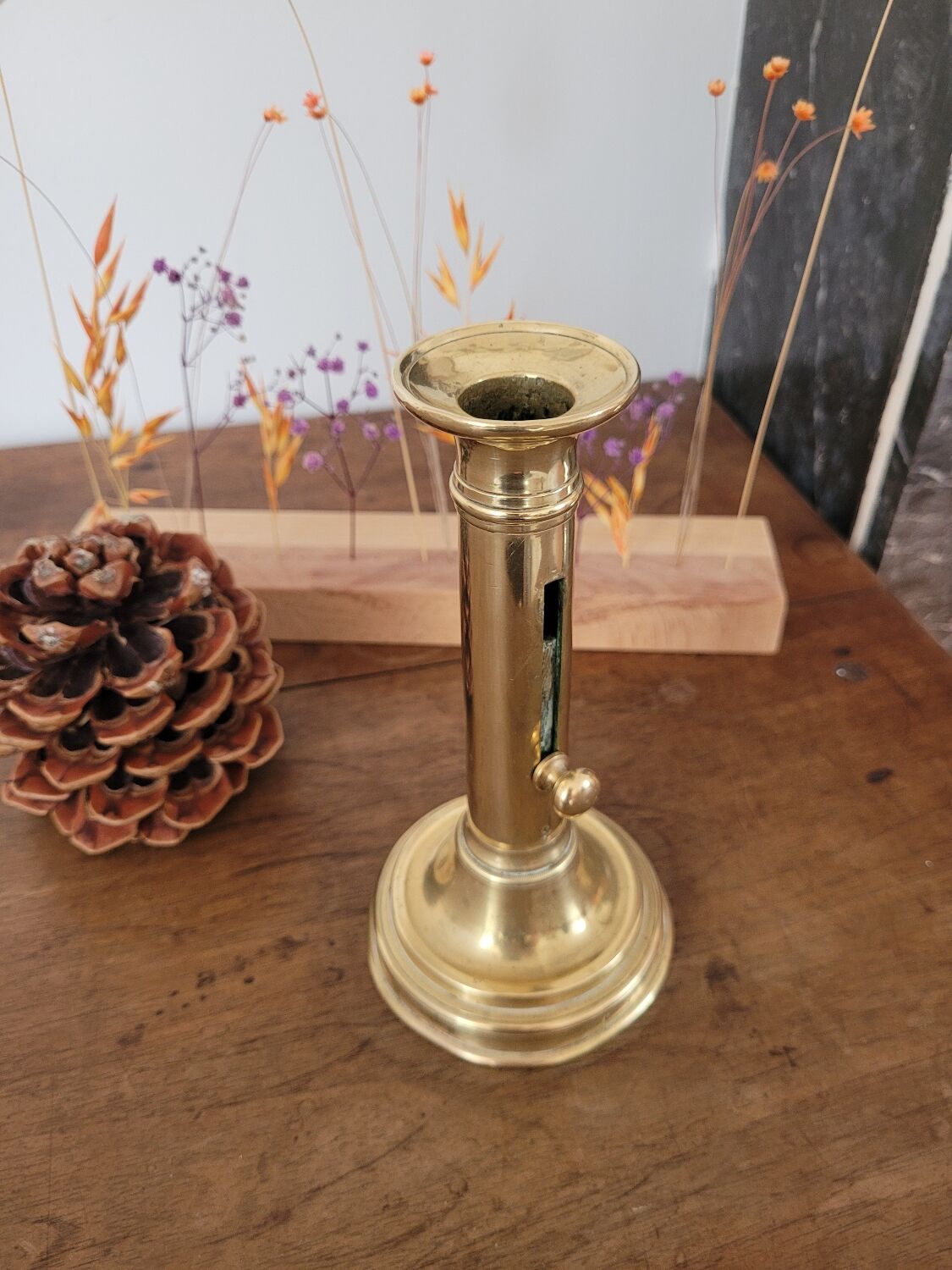 Push candle holder with tiered base no. 1