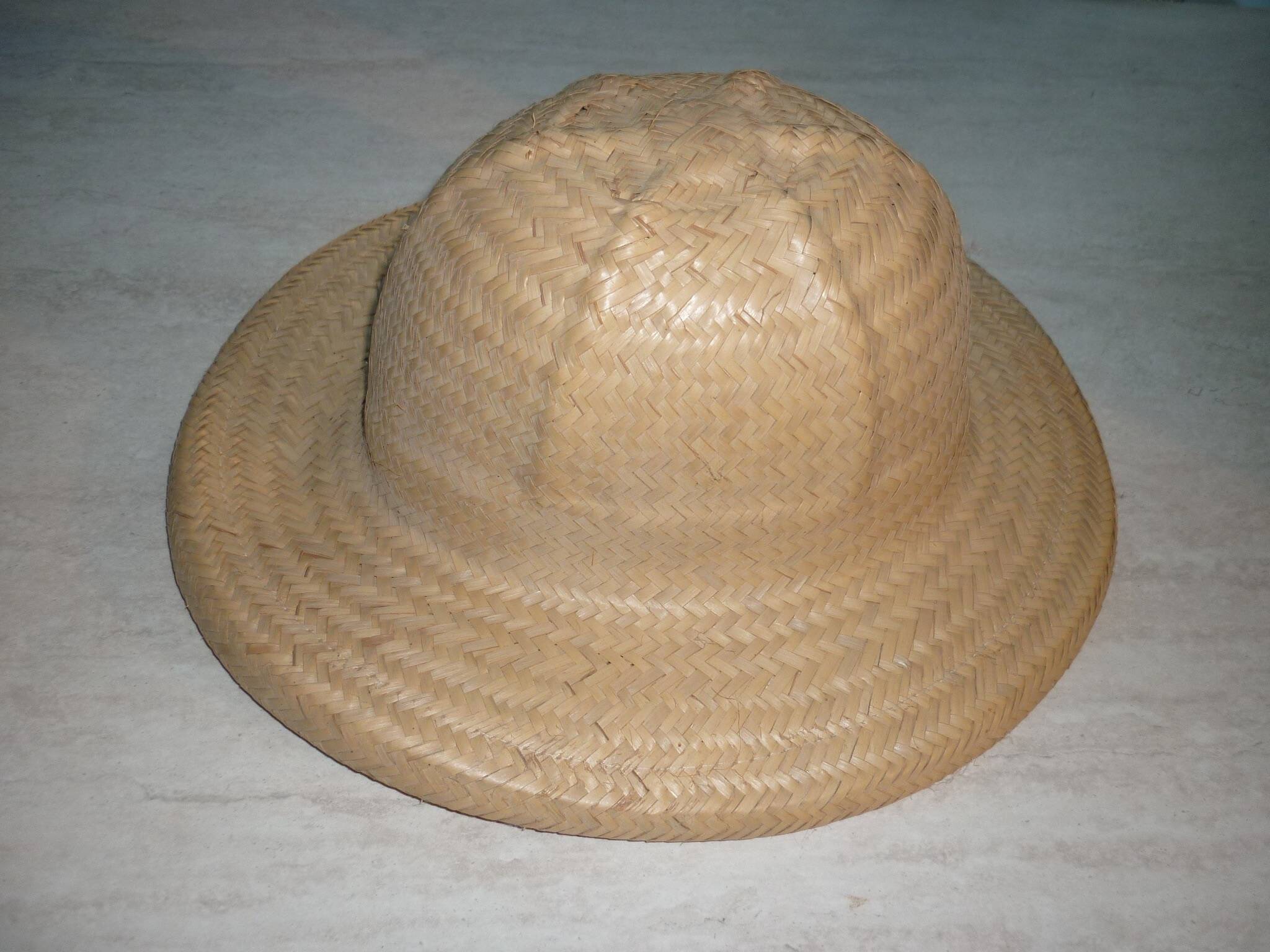 Chapeau colonial, safari en paille