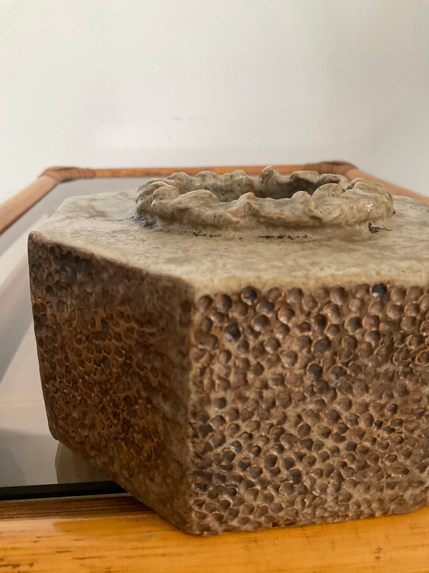 Vase vintage de forme octogonal en céramique émaillée