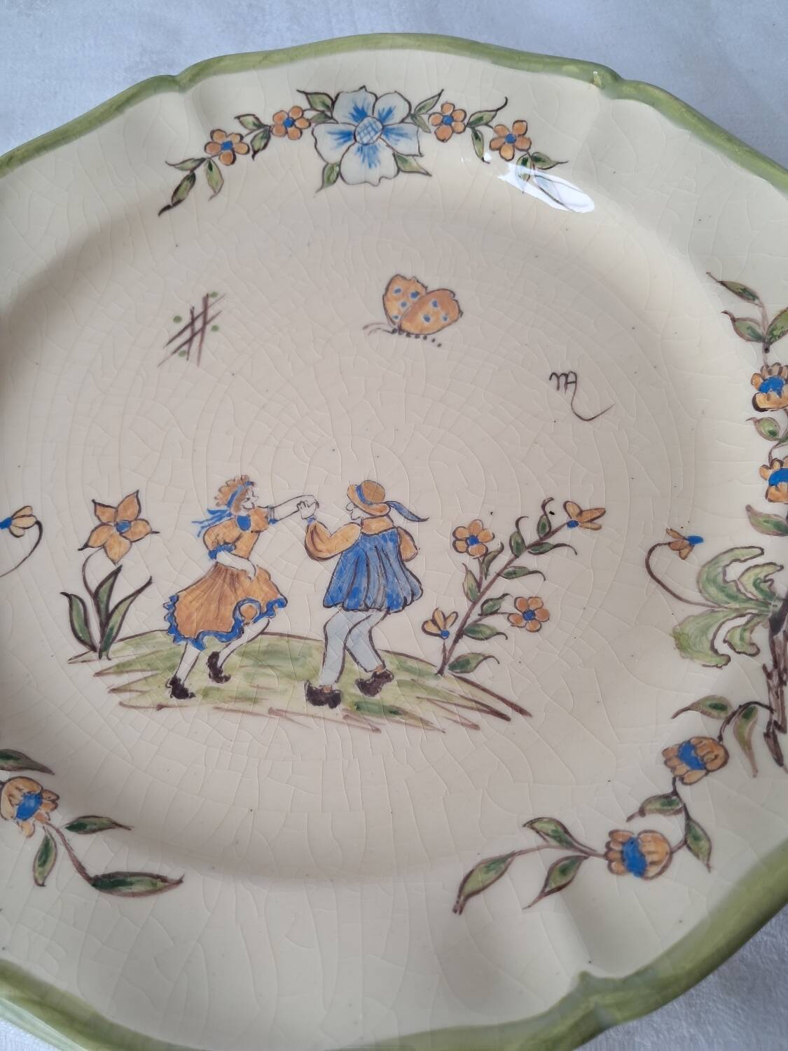 6 dinner plates with Moustiers de Longchamp decor. 1985