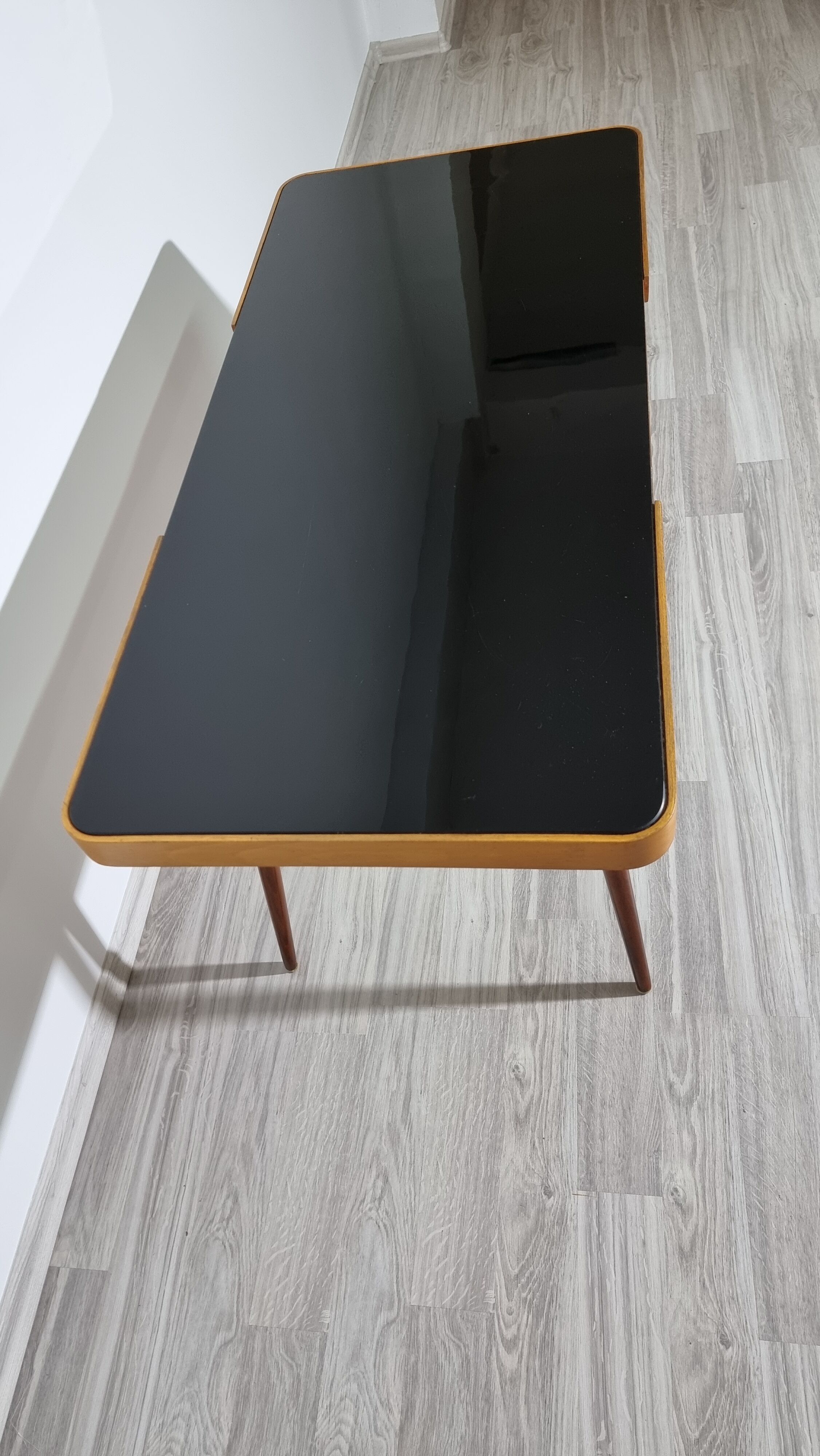 Table basse par Jiri Jiroutek