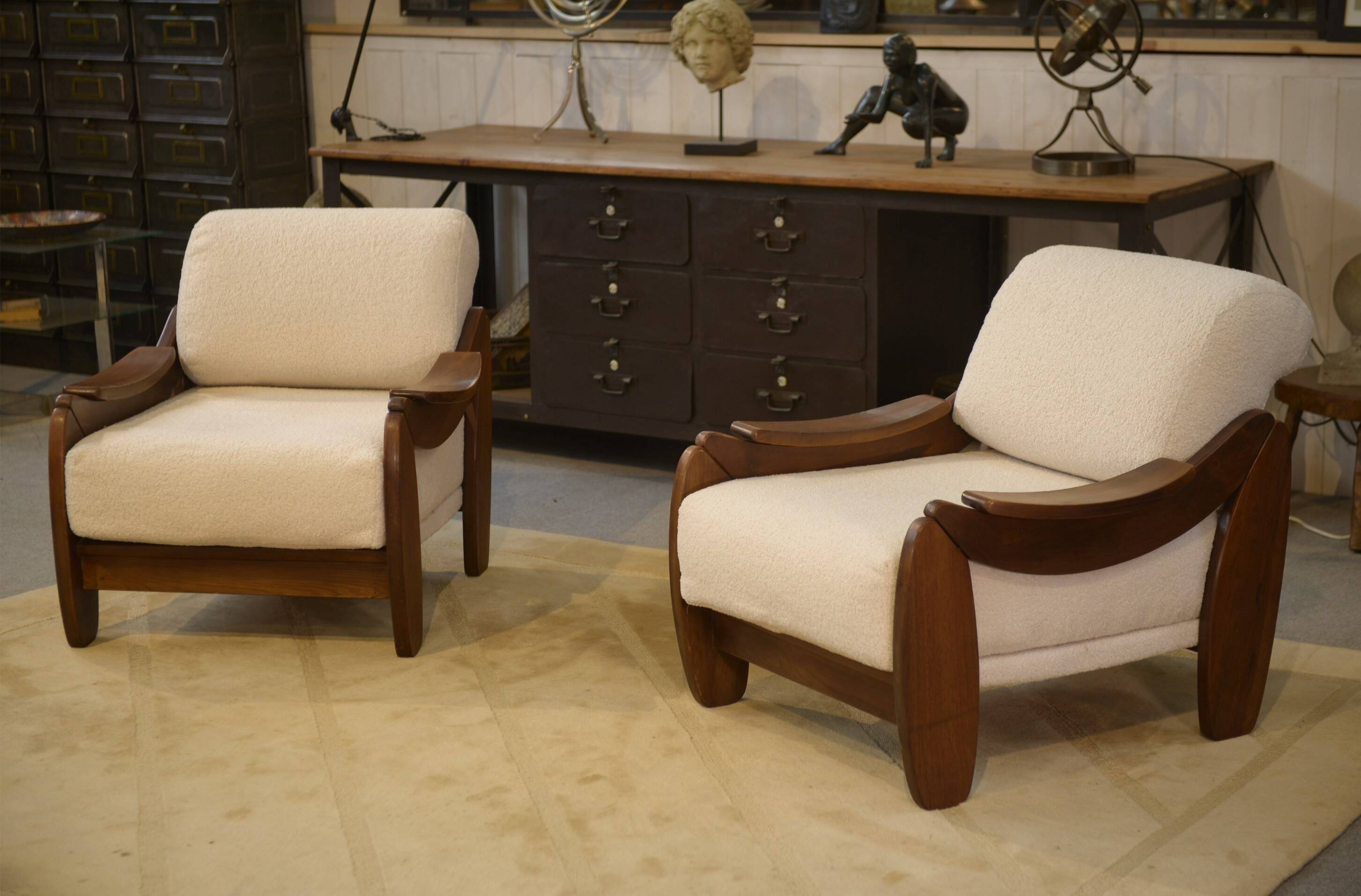 Brutalist pair of armchairs in mahogany and cream boucle 1970s.