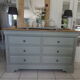Commode style Louis Philippe, 8 tiroirs vert de gris